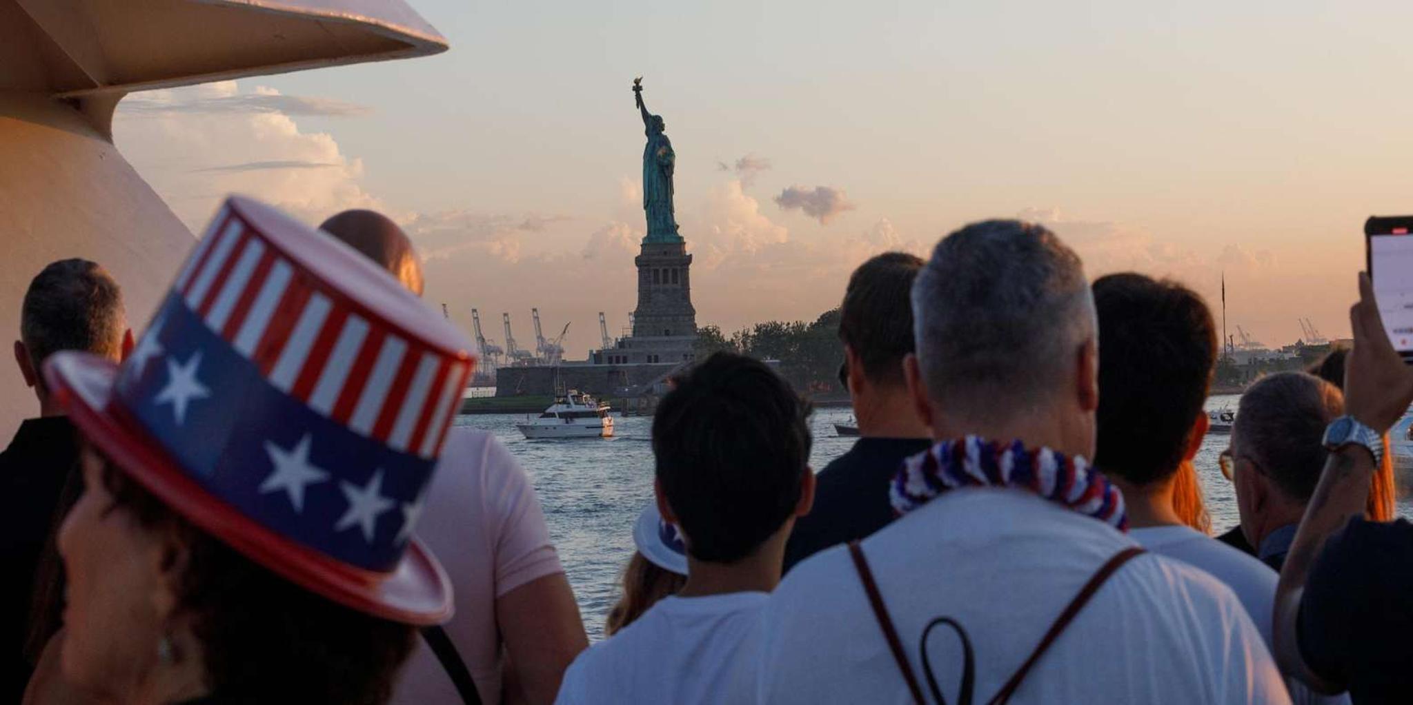 New York City 4th of July Fireworks Cruise - Image 5