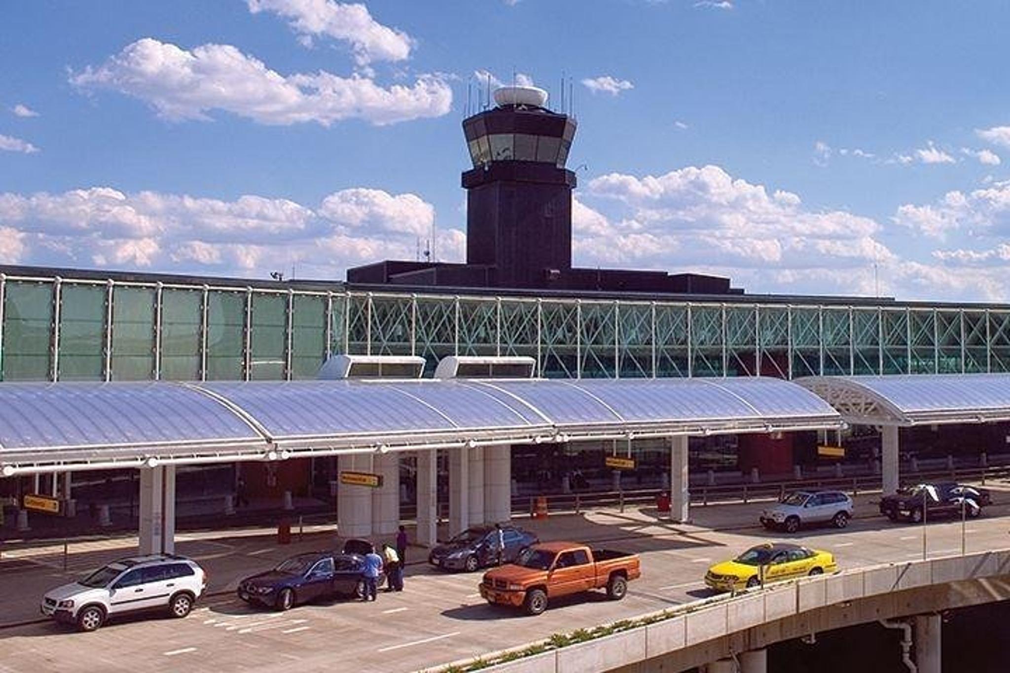 Baltimore Airport Shuttle - Image 3