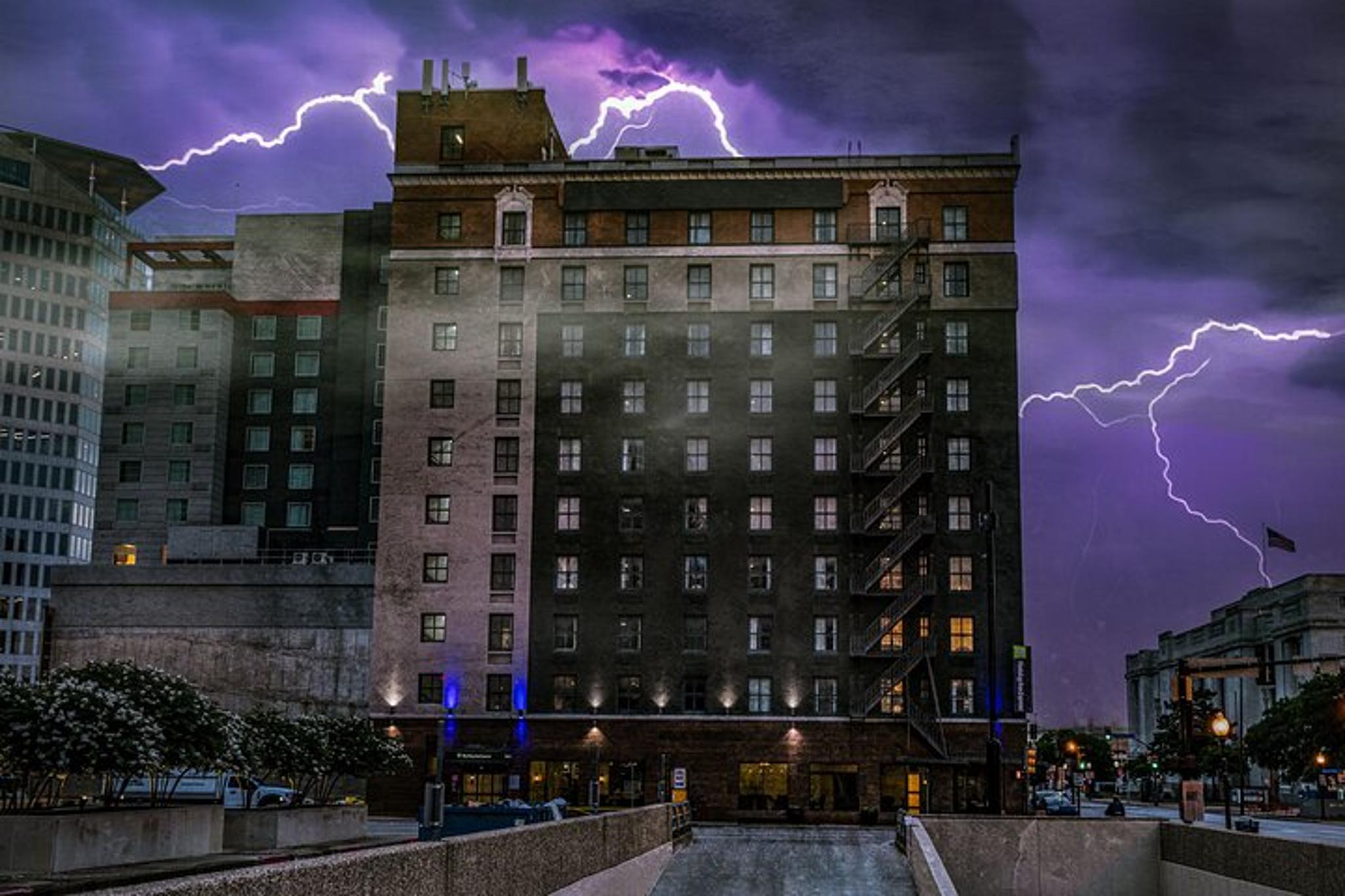 Dallas Ghost Tour: Blood, Bones, and Burials 1 hr - Image 4