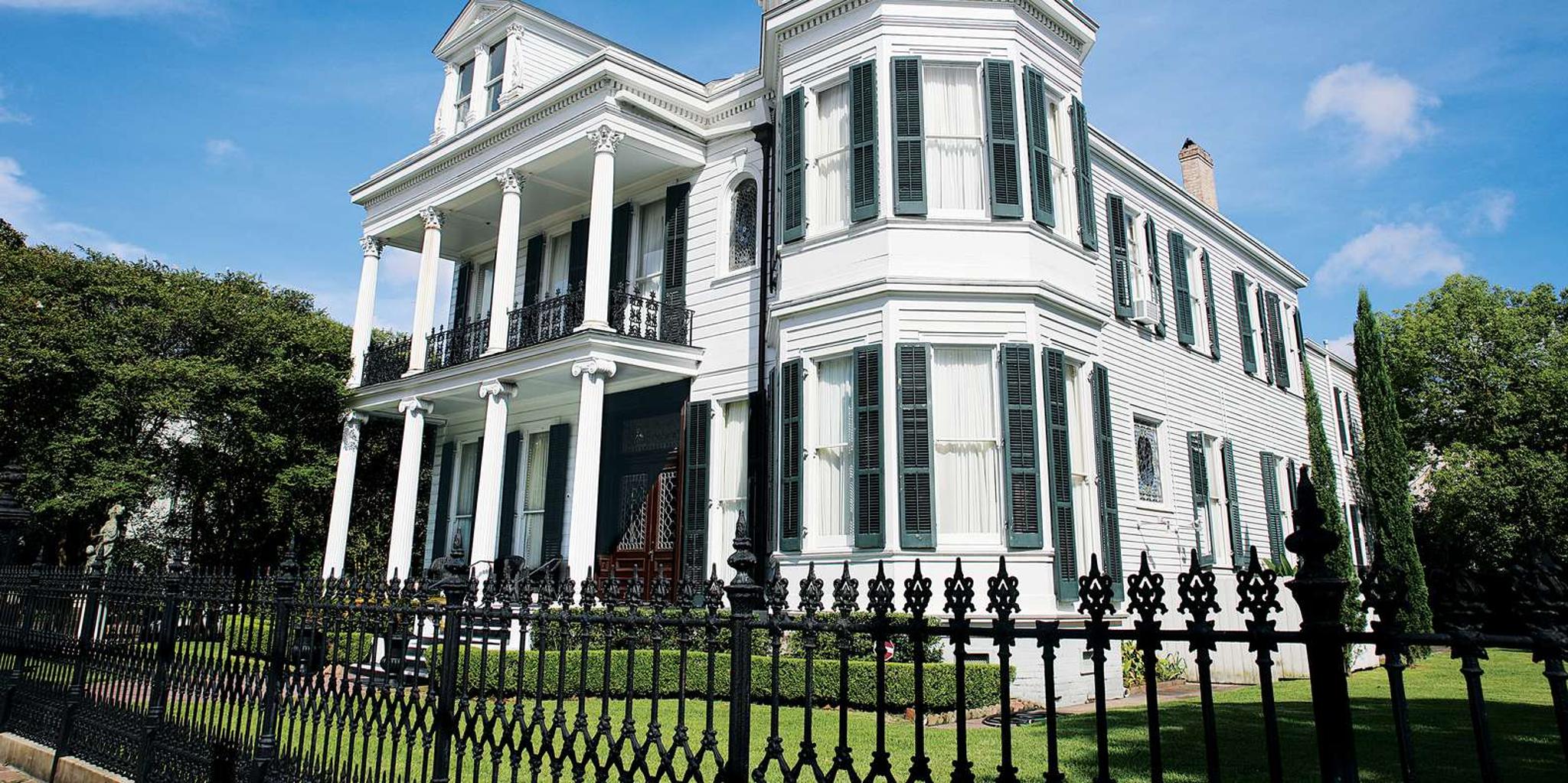 New Orleans Homes of the Rich and Famous Walking Tour