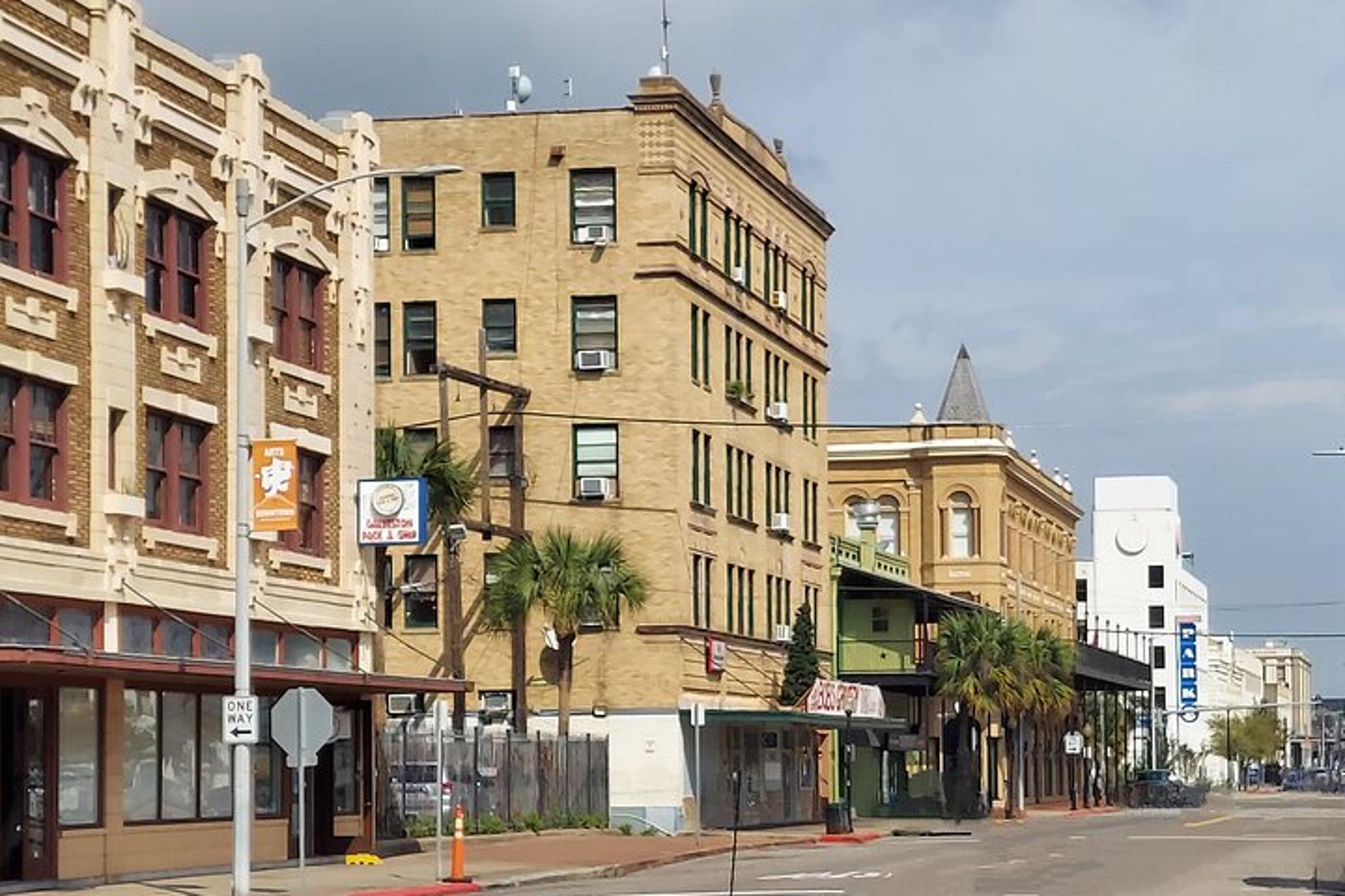 Galveston Pub Crawl in the Red Light District - Image 6