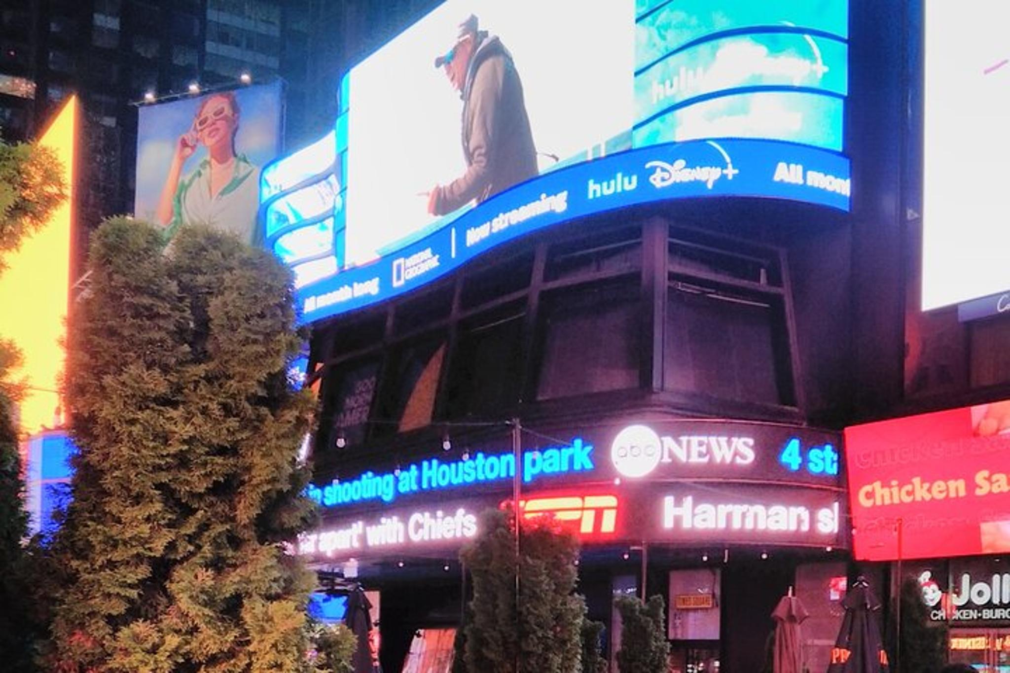 New York Evening Walking Tour in Times Square - Image 3