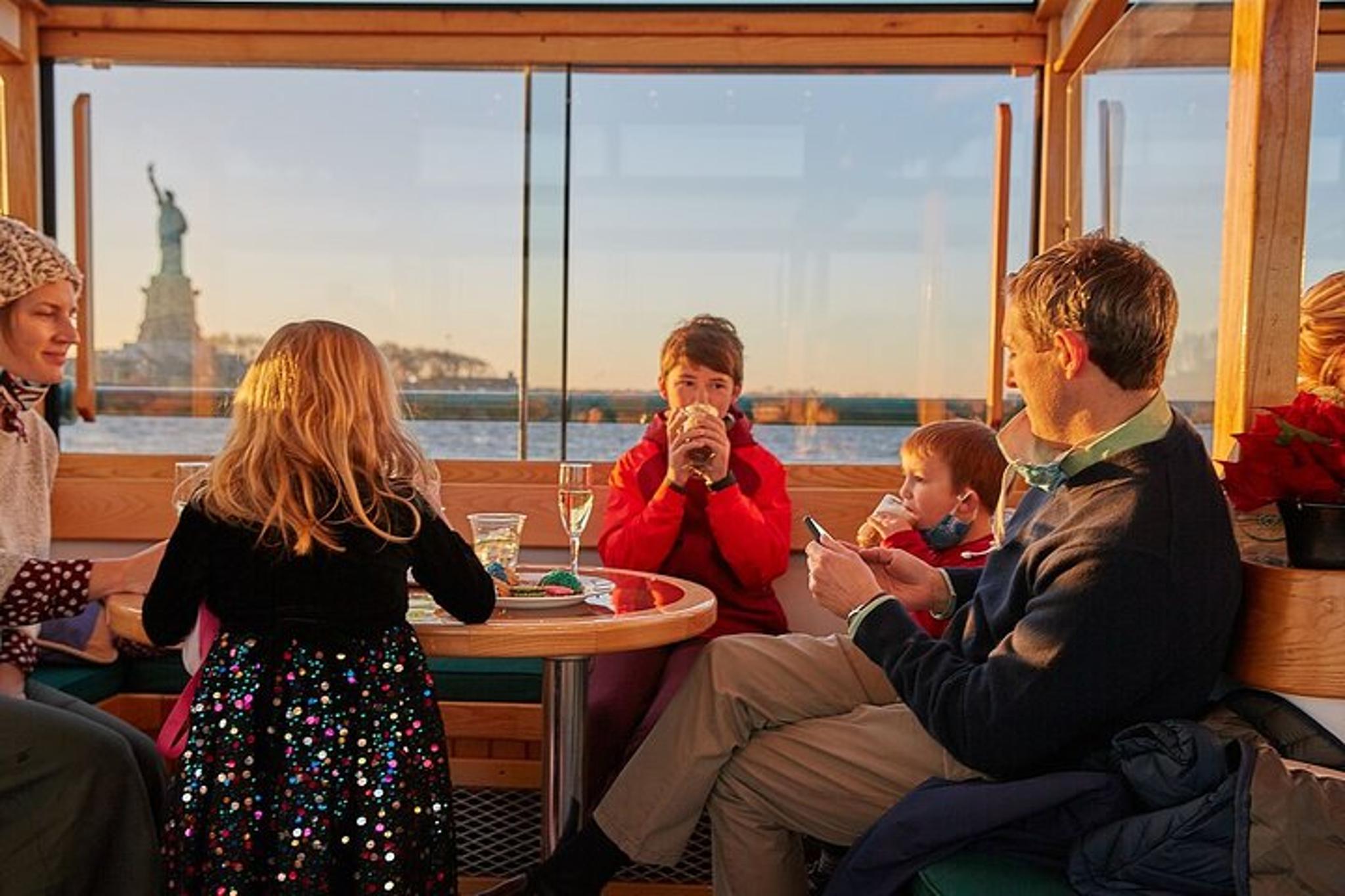 New York City Cocoa and Carols Cruise 90 min - Image 4