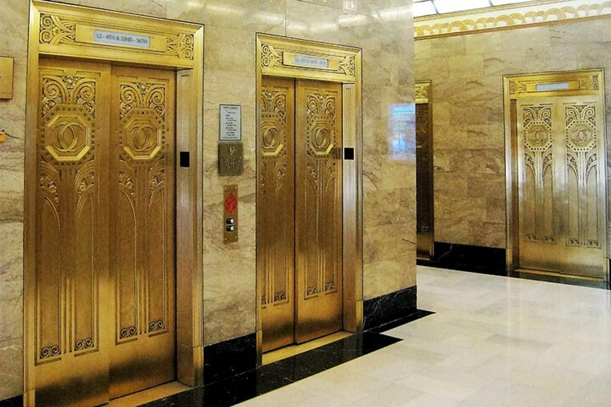 Chicago Walking Tour: Art Deco Skyscrapers 90 Min
