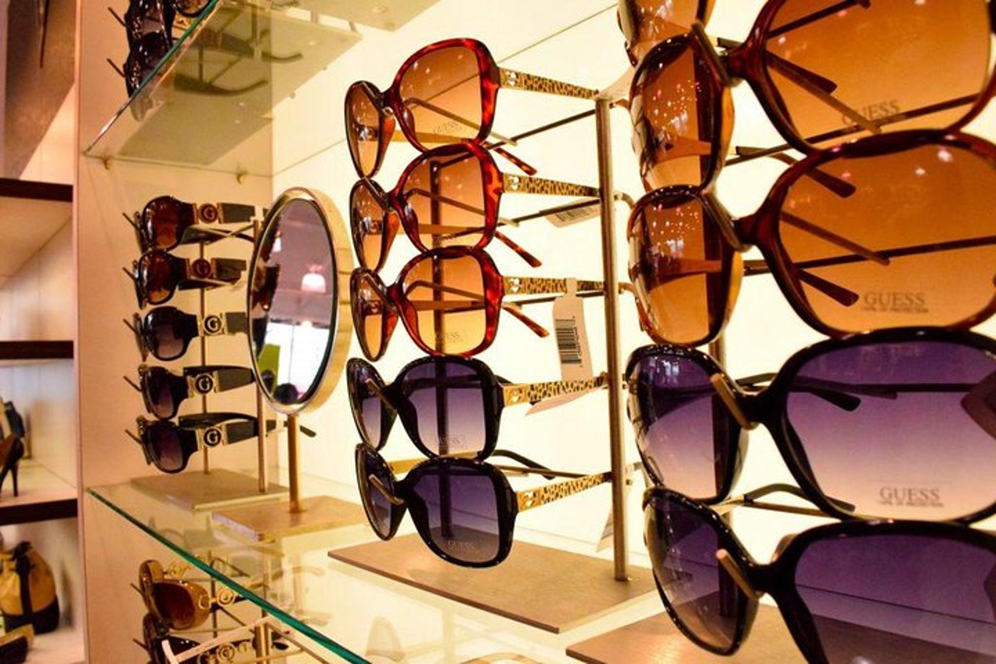 Waikiki Waikele Outlet Shopping Shuttle - Image 5