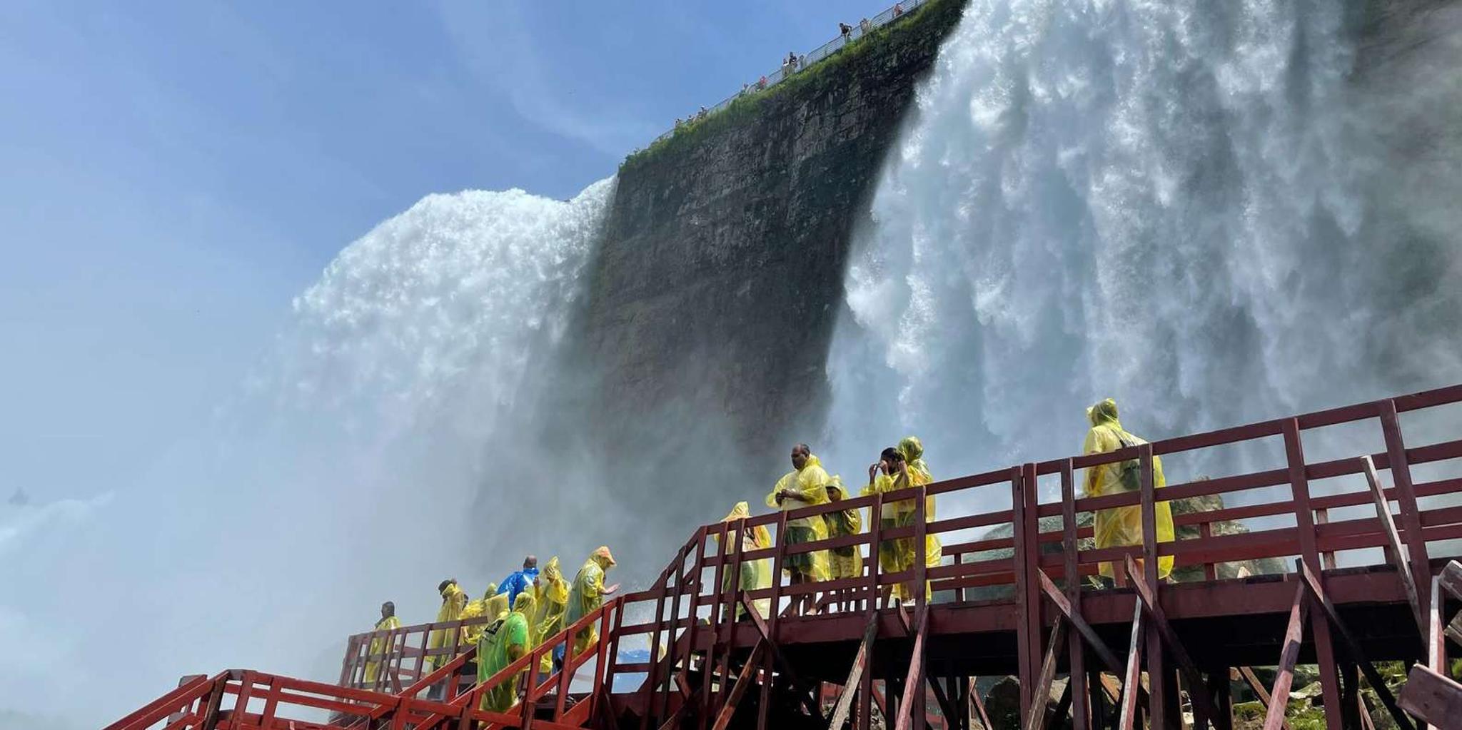 Niagara Falls Maid of the Mist and Cave of the Winds Tour - Image 6