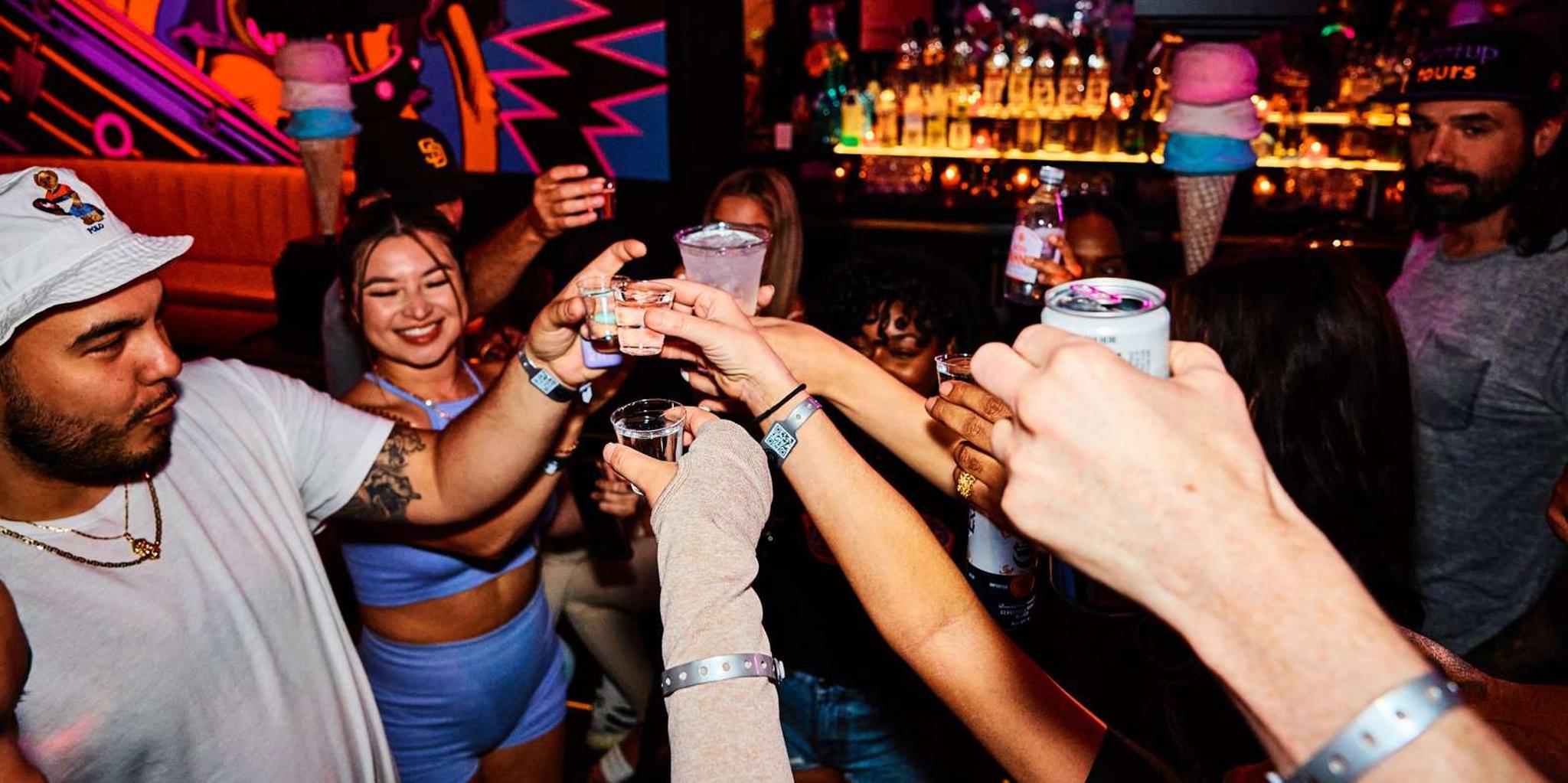 Las Vegas Bar Crawl on Fremont Street - Image 6