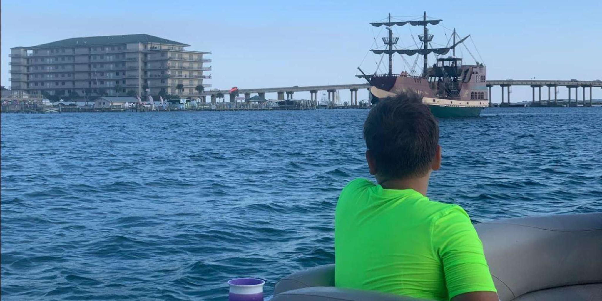 Destin Pontoon Boat Rental 8 hr - Image 6
