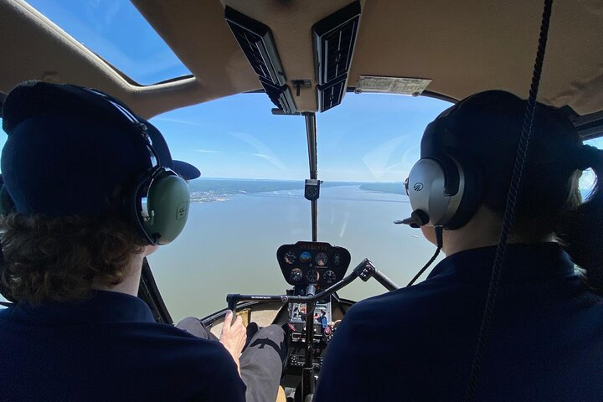 White Plains Helicopter Flight Lesson - Image 6