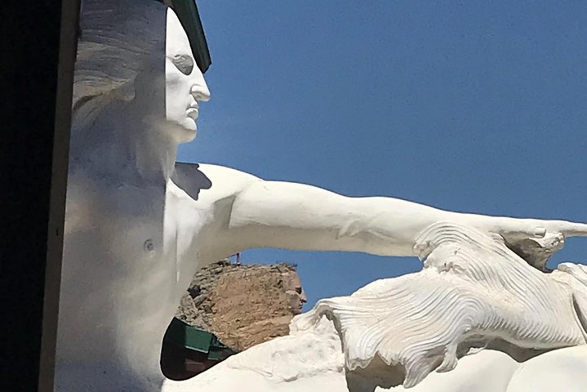 South Dakota Monument Tour: Mt Rushmore & Crazy Horse - Image 2