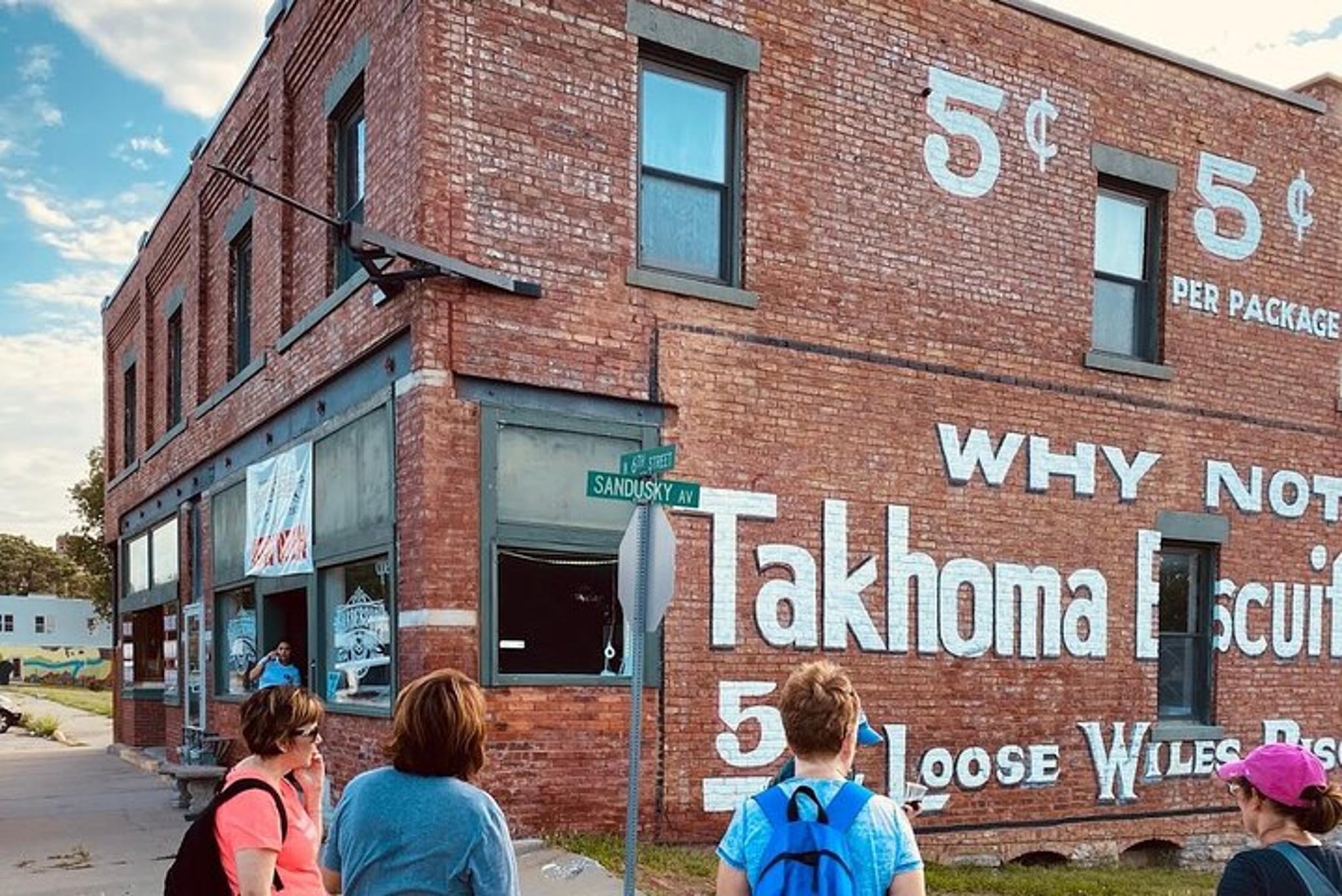 Kansas City Urban Hike in Strawberry Hill - Image 4