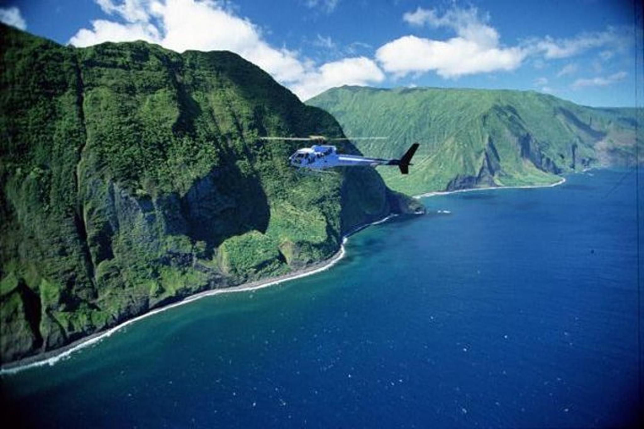 Maui Helicopter Tour Over West Maui and Molokai 45 Min - Image 4