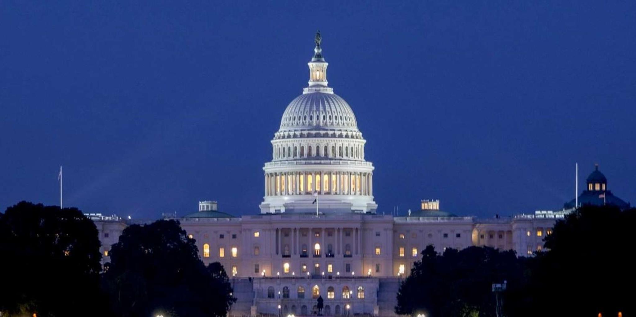 Washington DC Night Bus Tour with Museum Tickets