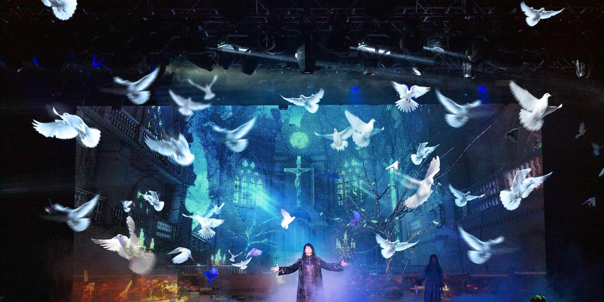 Las Vegas Criss Angel MINDFREAK Show - Image 4