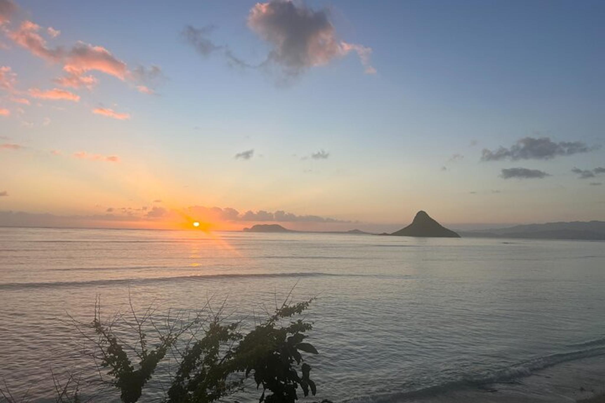 Mokoli'i Island Paddle Boarding and Hiking Adventure - Image 6