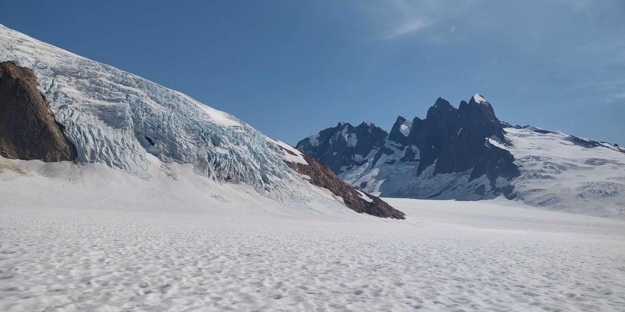 Juneau Helicopter Dog Sled Tour with Glacier Landing - Image 6