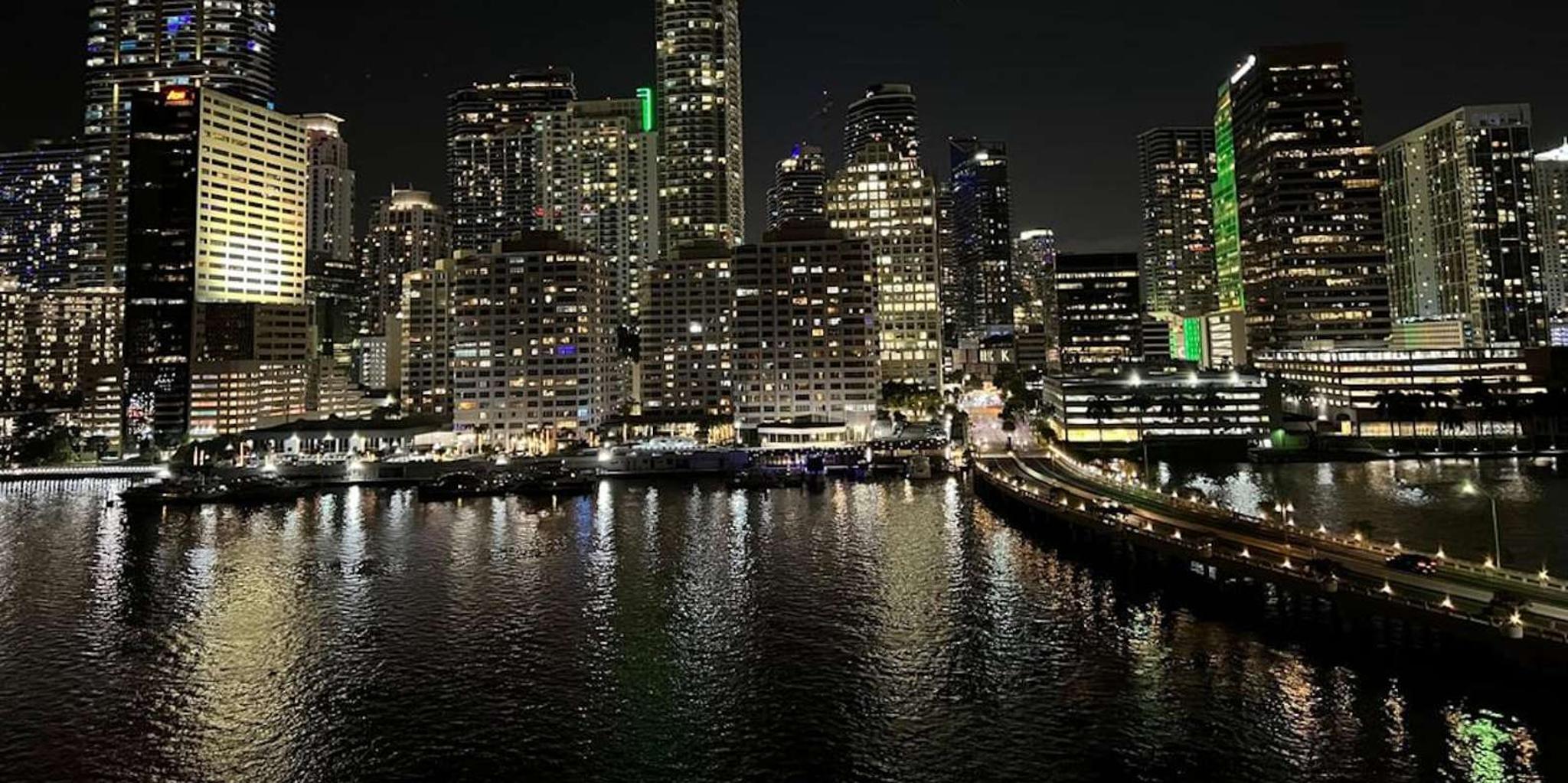 Miami Yacht Party Cruise with Open Bar and DJ - Image 6
