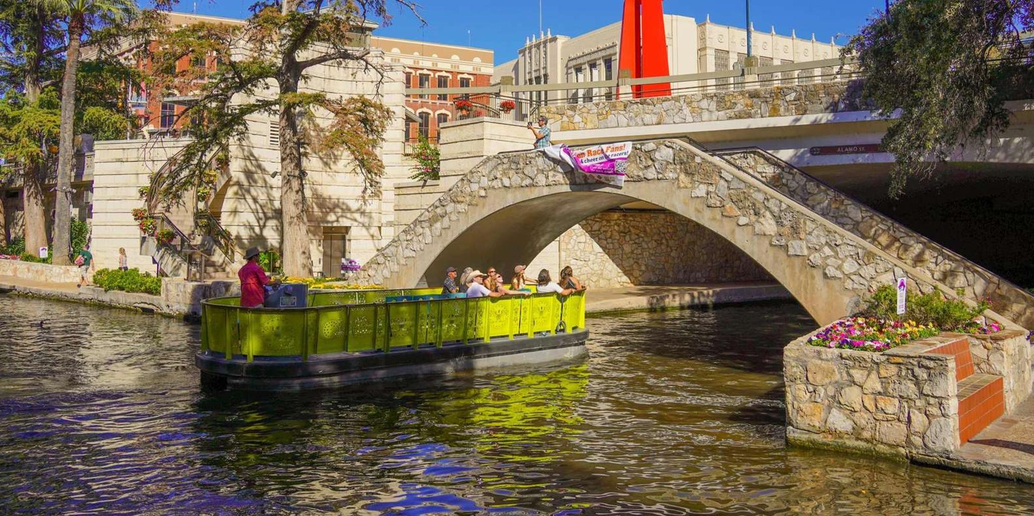 San Antonio Riverwalk Tour with River Boat Cruise - Image 4