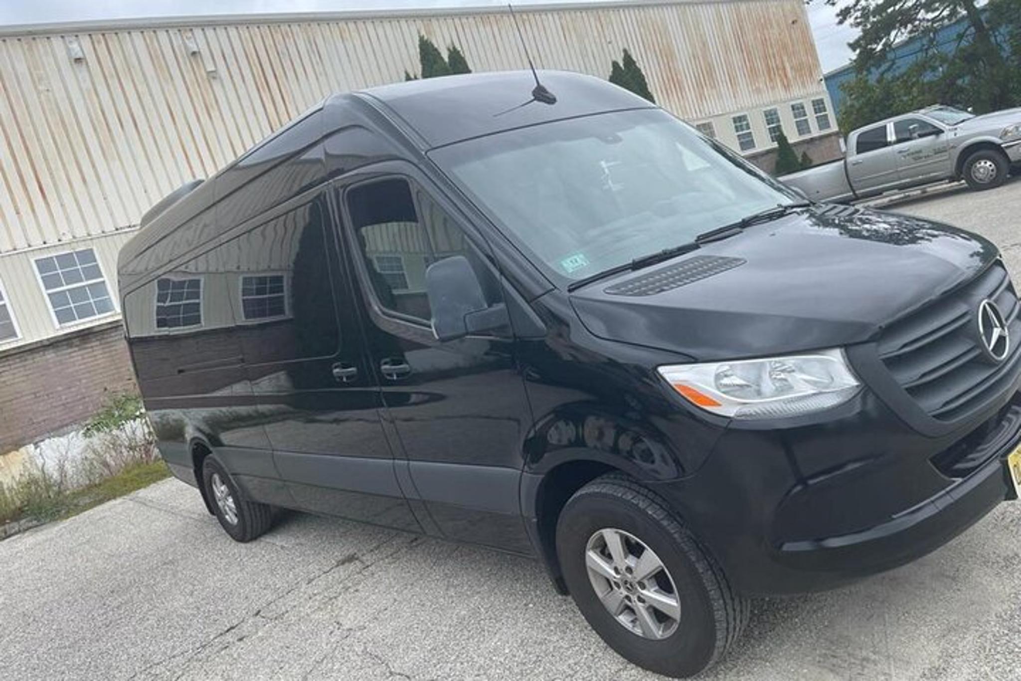 New York Airport Transfer in Van - Image 2