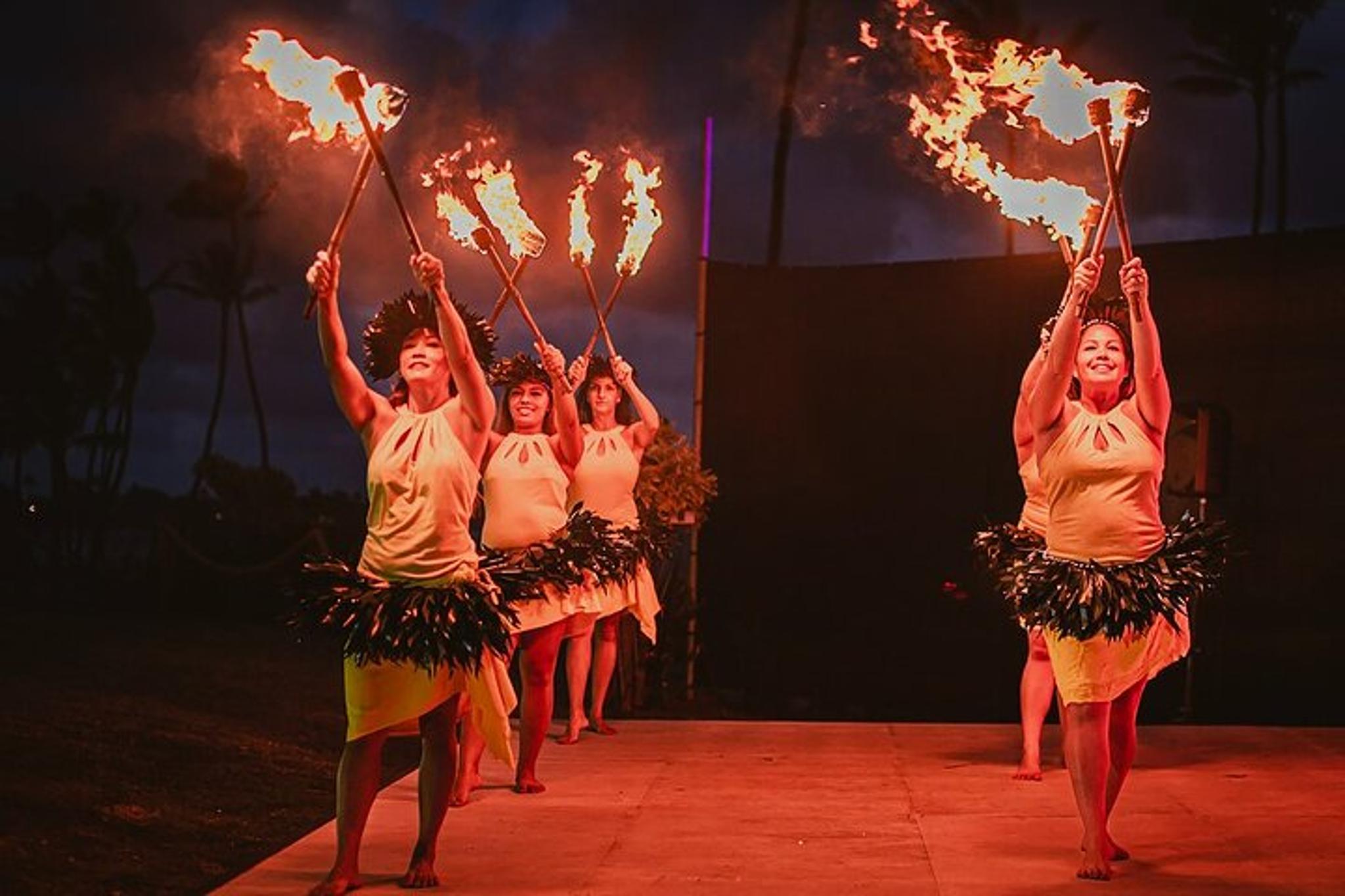 Kauai Fire Show and Dinner - Image 4