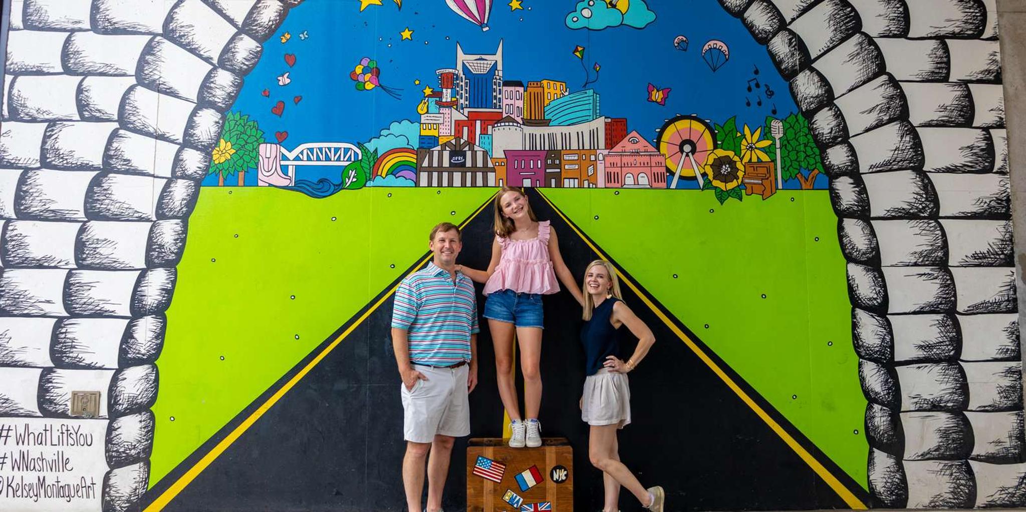 Nashville Walking Tour and Photoshoot in The Gulch - Image 3