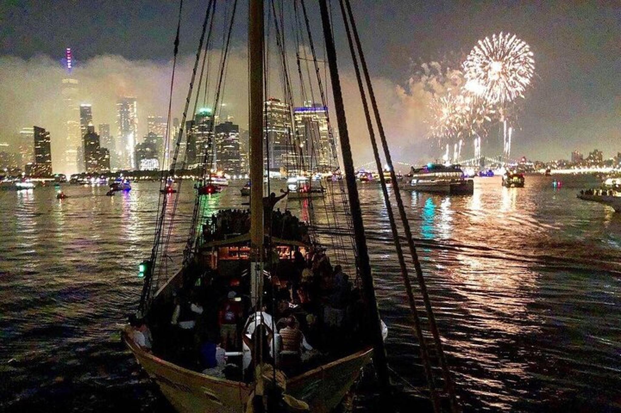 New York Fireworks Tall Ship Cruise 4.5 hr