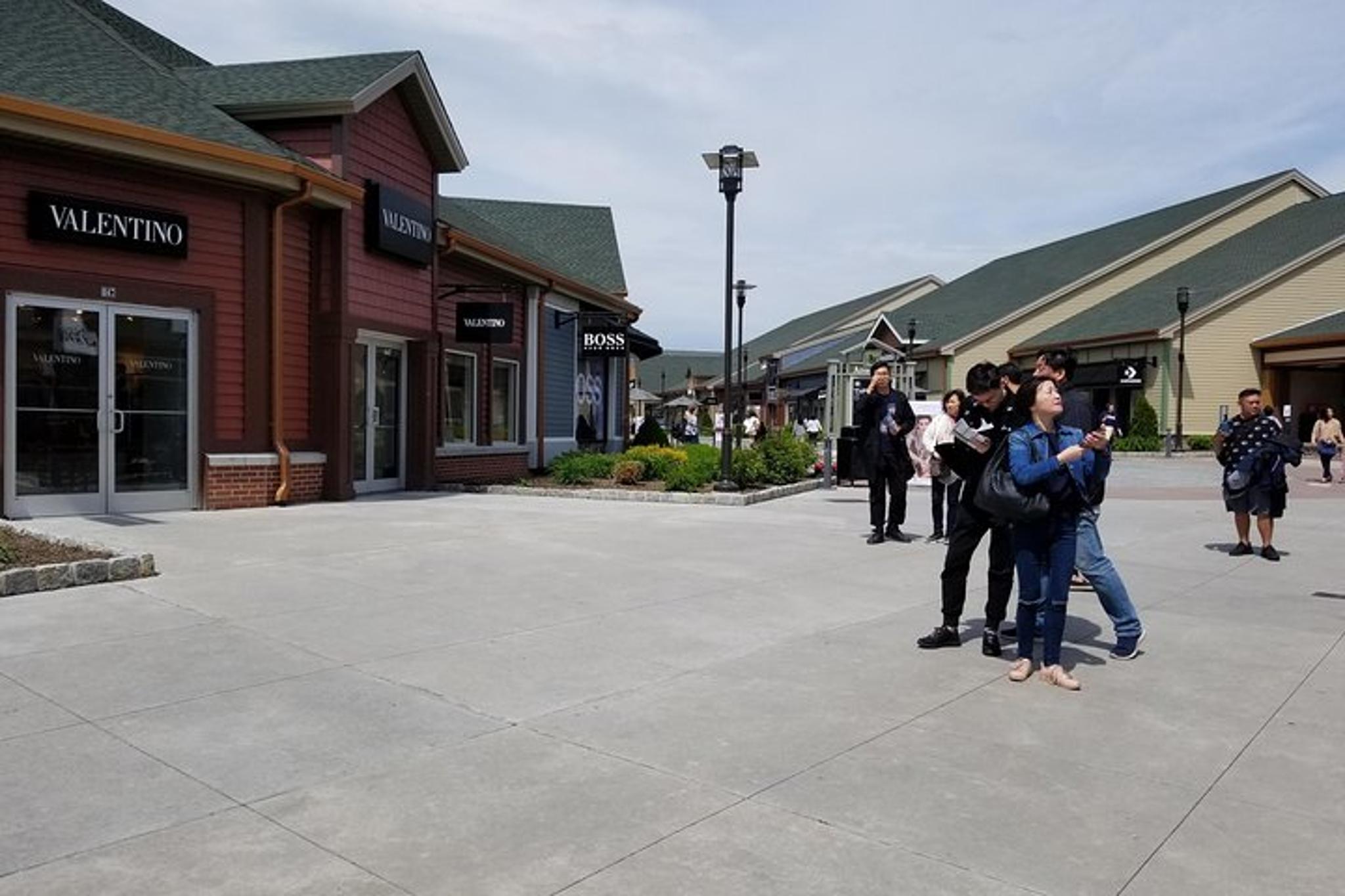 New York City Private Woodbury Common Shopping Tour 9 hr - Image 4