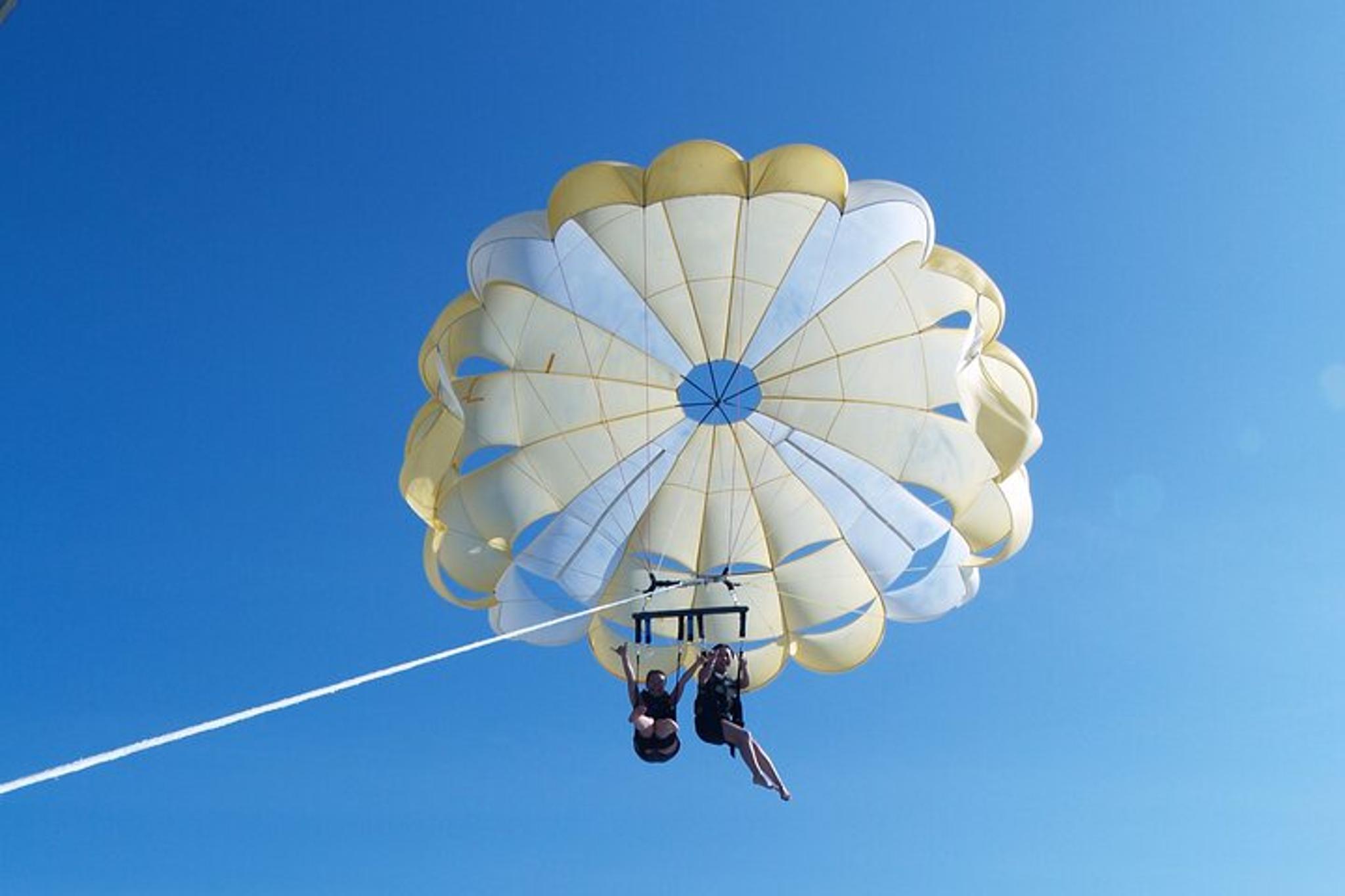 Honolulu Diamond Head Sunrise and Parasail Tour - Image 3