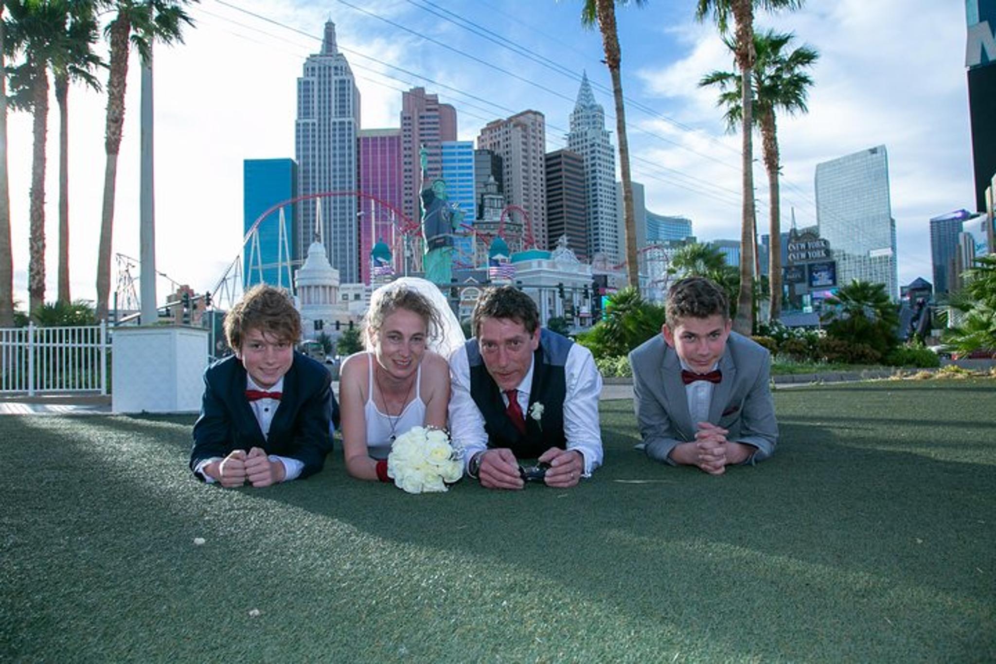 Las Vegas Photo Tour by Limousine - Image 3