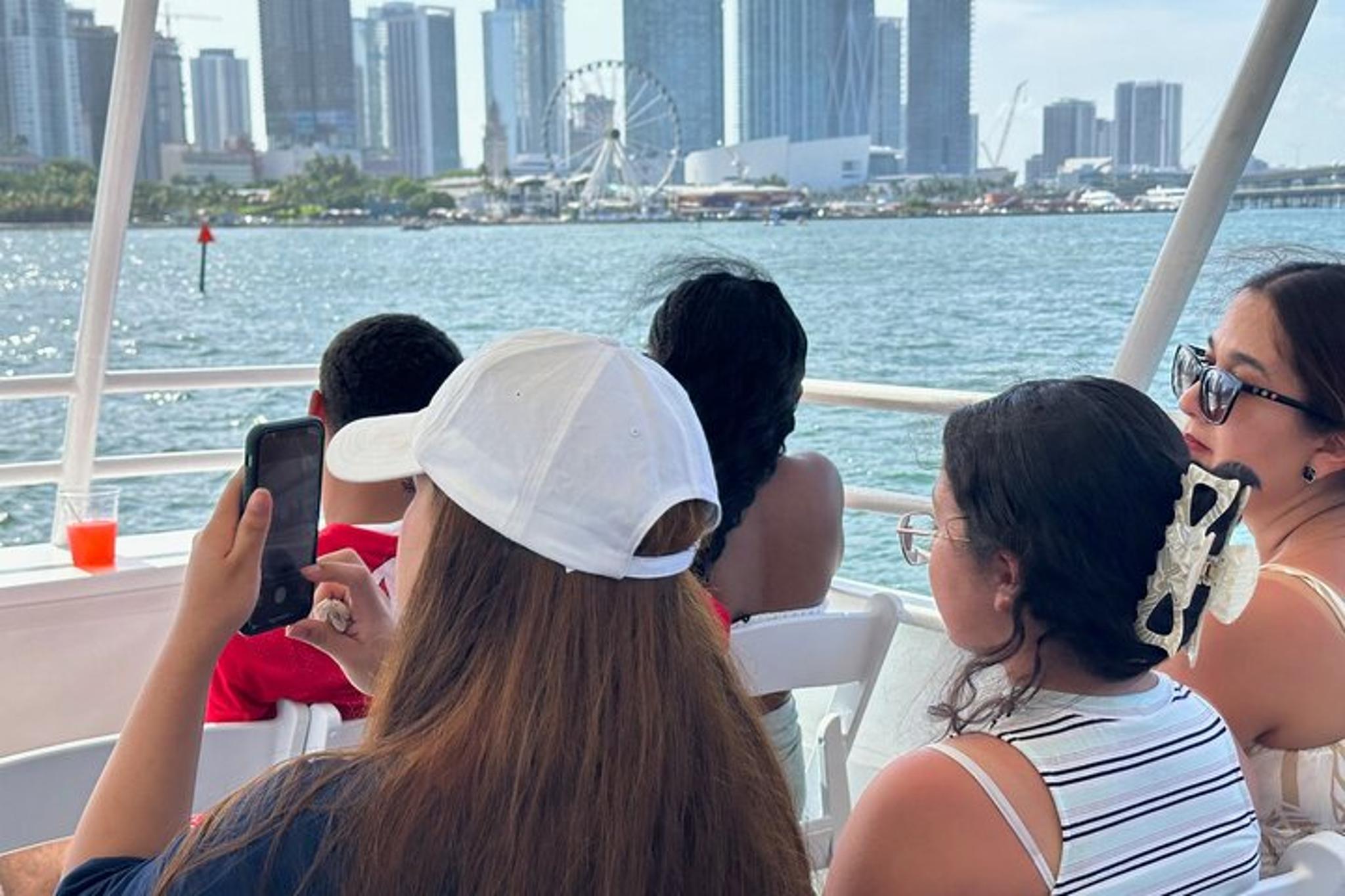 Miami Boat Party with Open Bar 75 min - Image 2