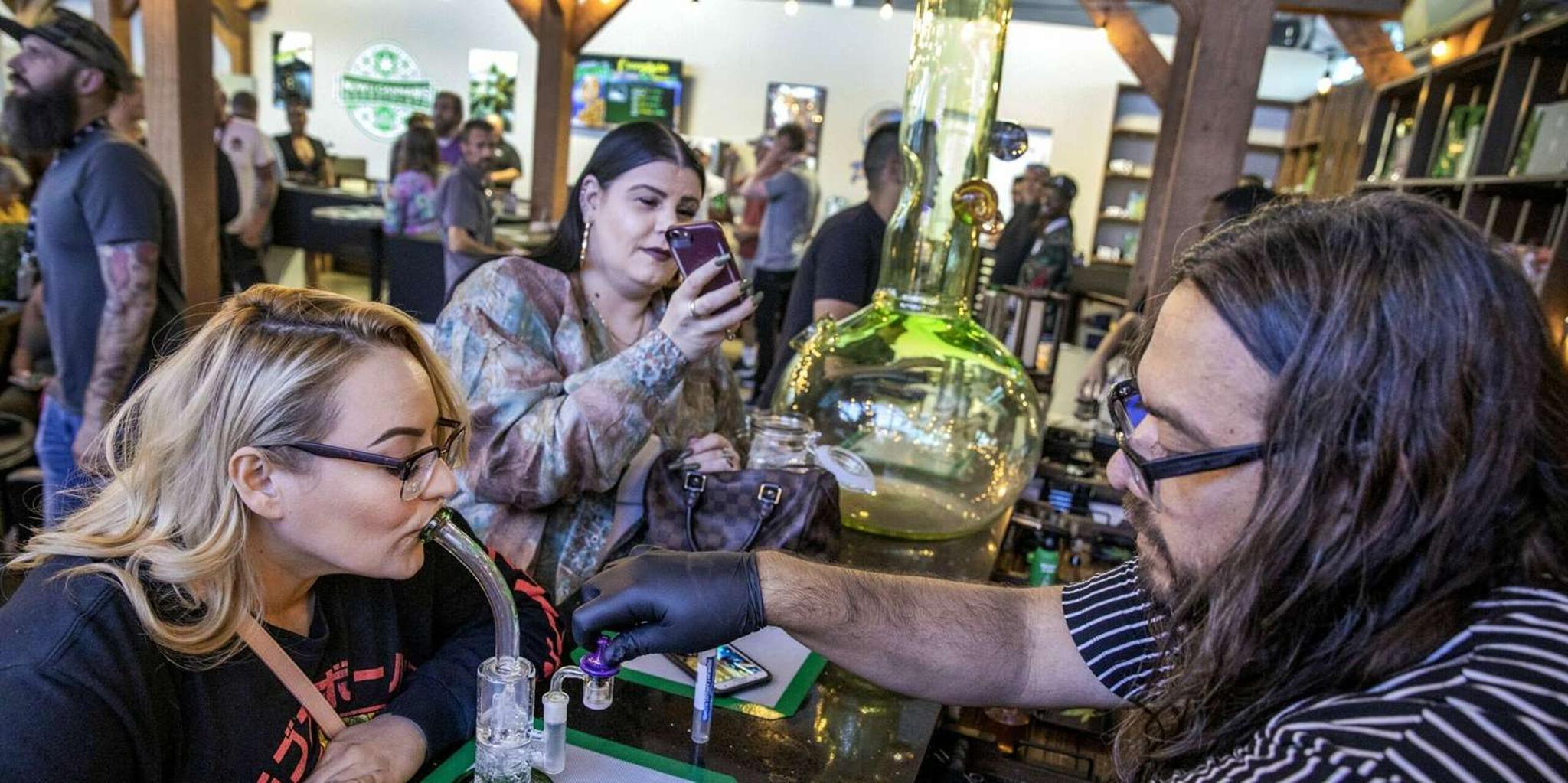 Las Vegas Cannabis Tour with Weed Lounge & Party Bus