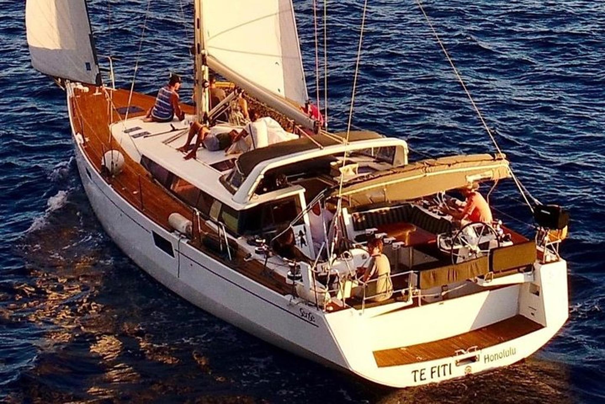 Honolulu Diamond Head Sunset Sail - Image 2