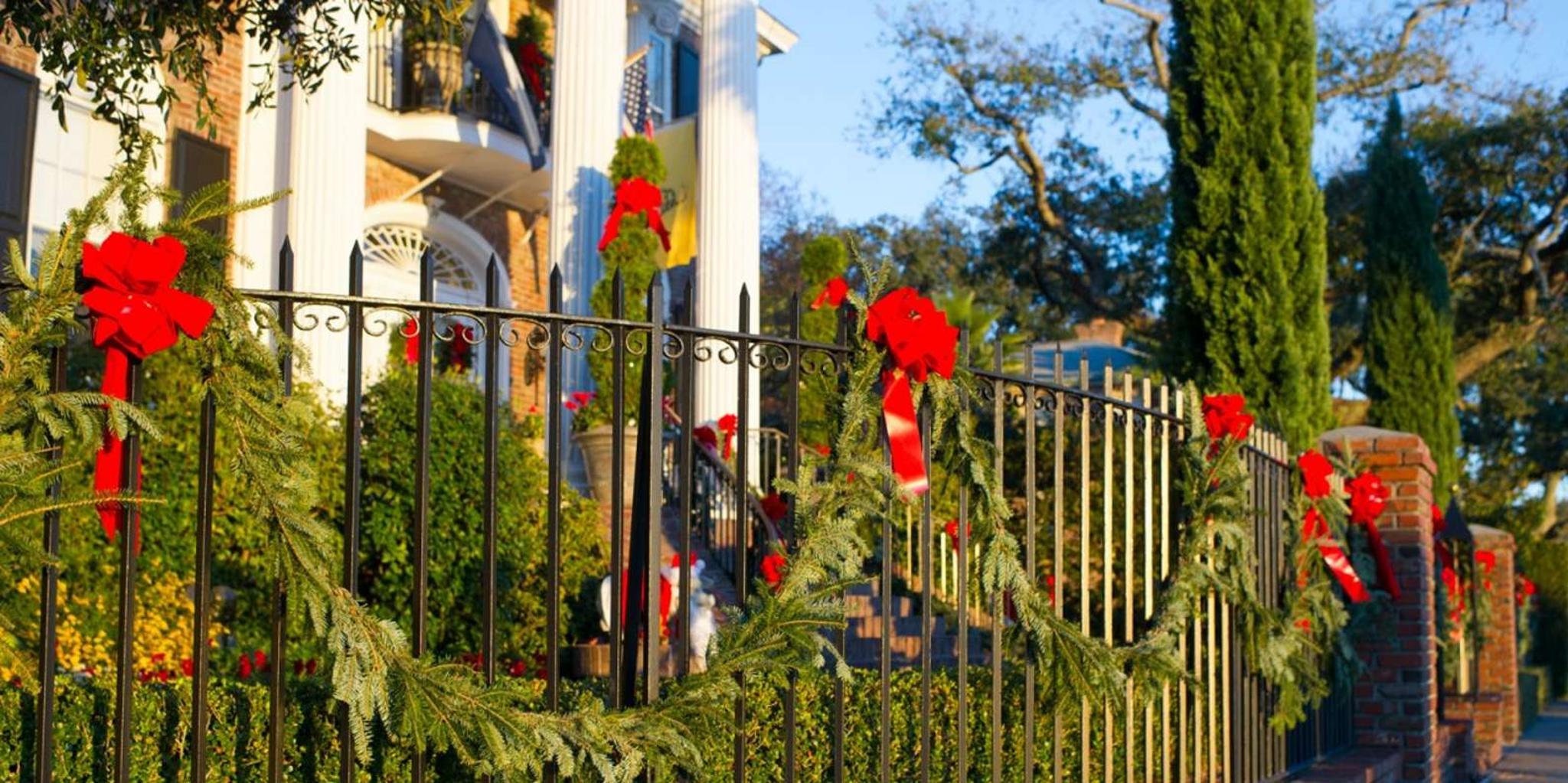 Charleston Holiday Decorations and History Walking Tour - Image 3