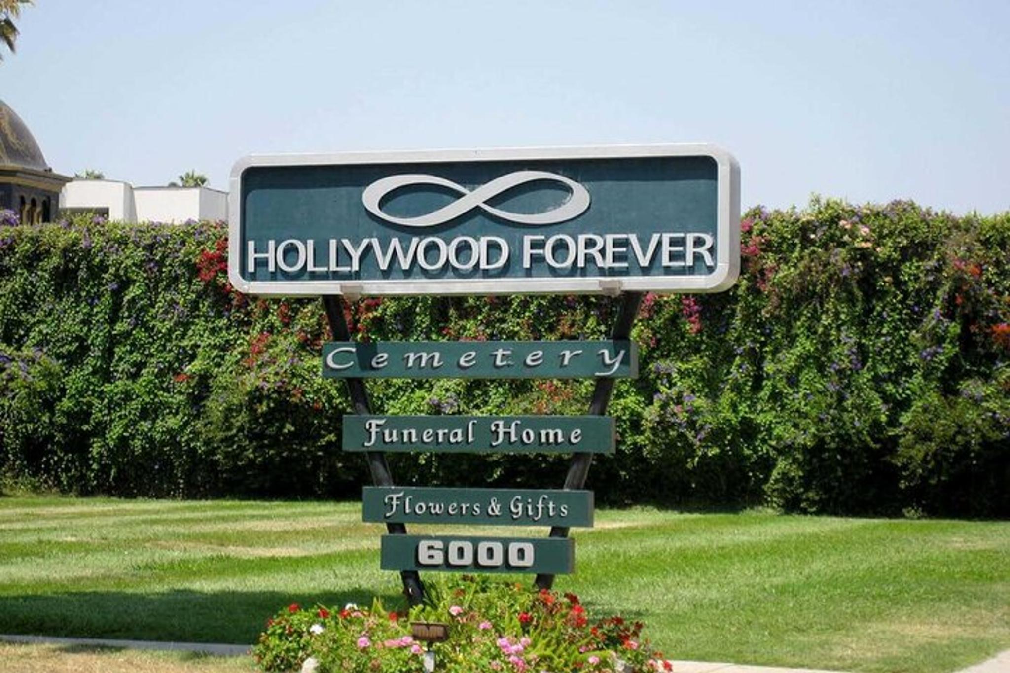 Los Angeles Celebrity Scandals and Cemeteries Tour - Image 6