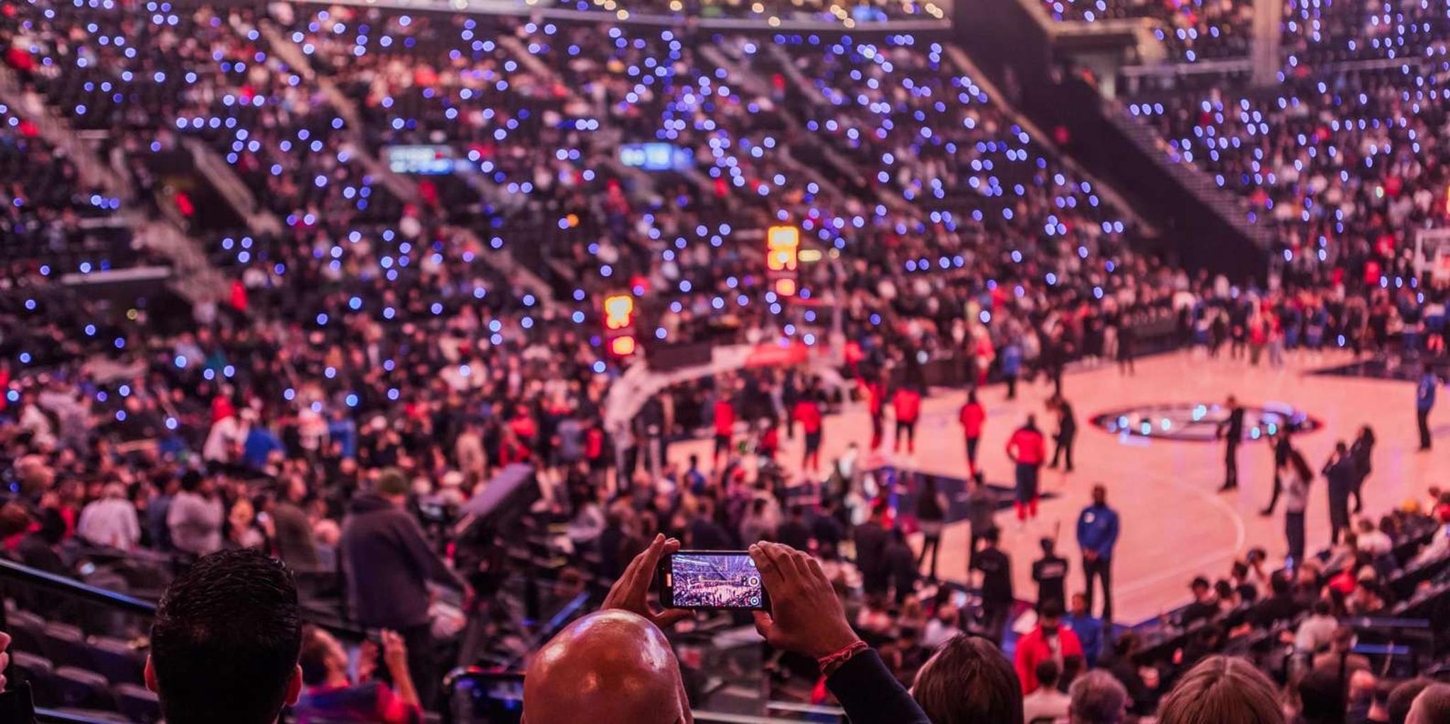 Los Angeles Clippers NBA Basketball Game - Image 2