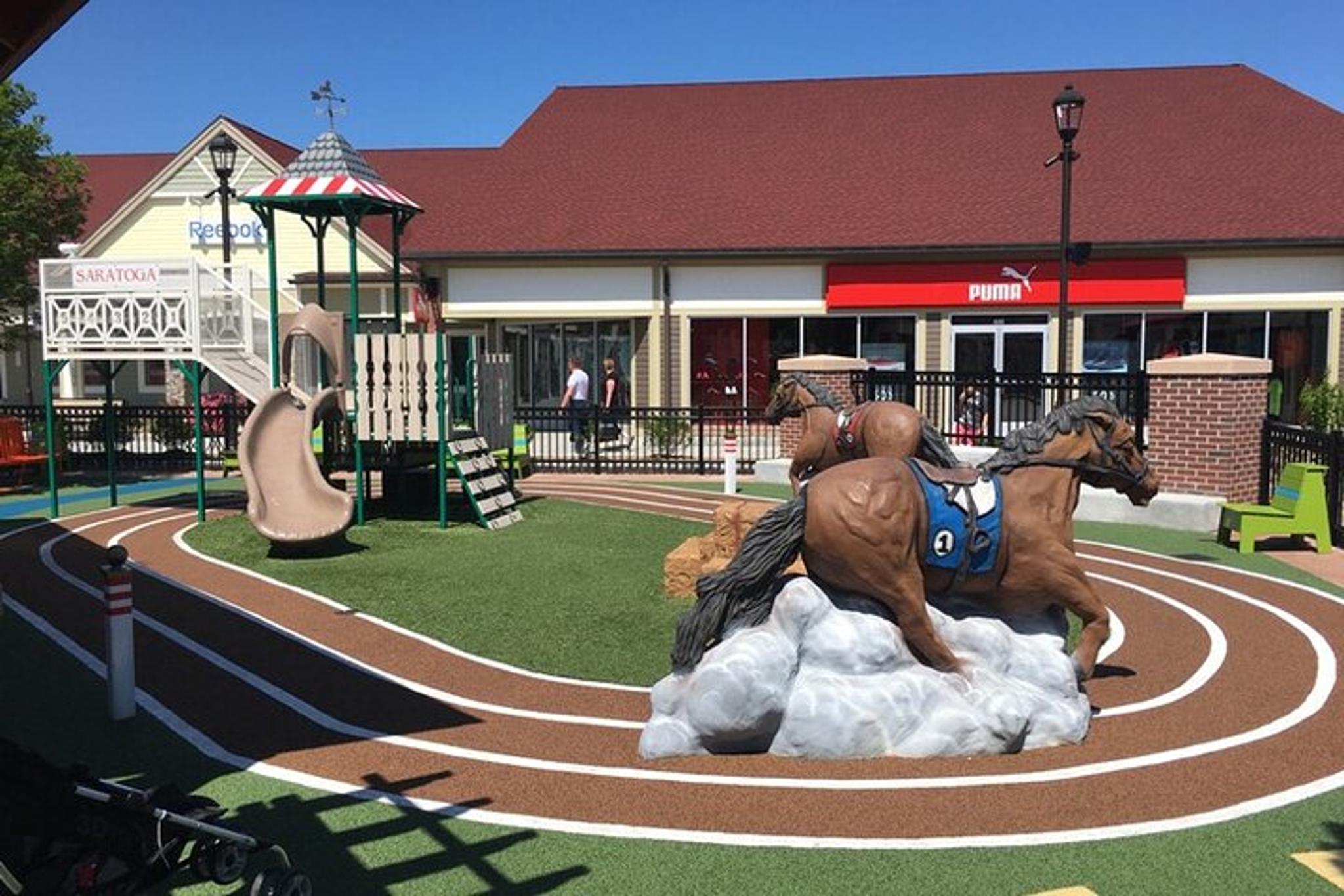 New York Chuang Yen & Woodbury Day Tour - Image 5