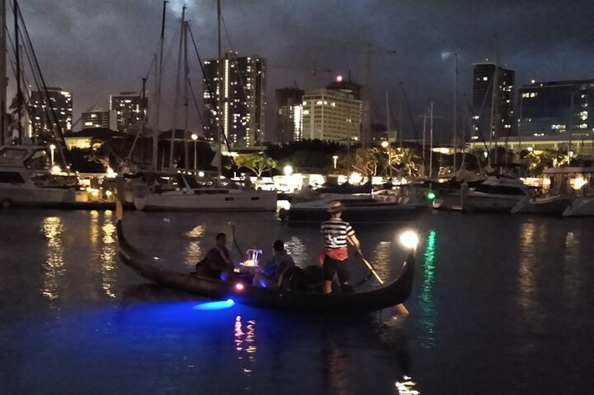 Waikiki Gondola Cruise with Lei and Drinks 1 hr - Image 6