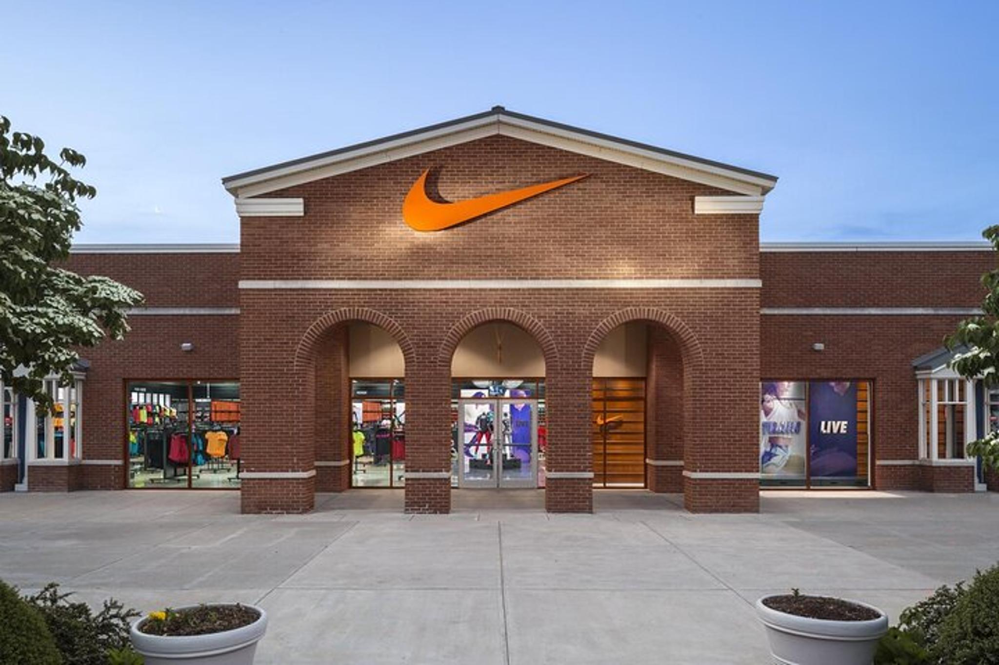 Washington Shopping Tour to Leesburg Outlets - Image 2