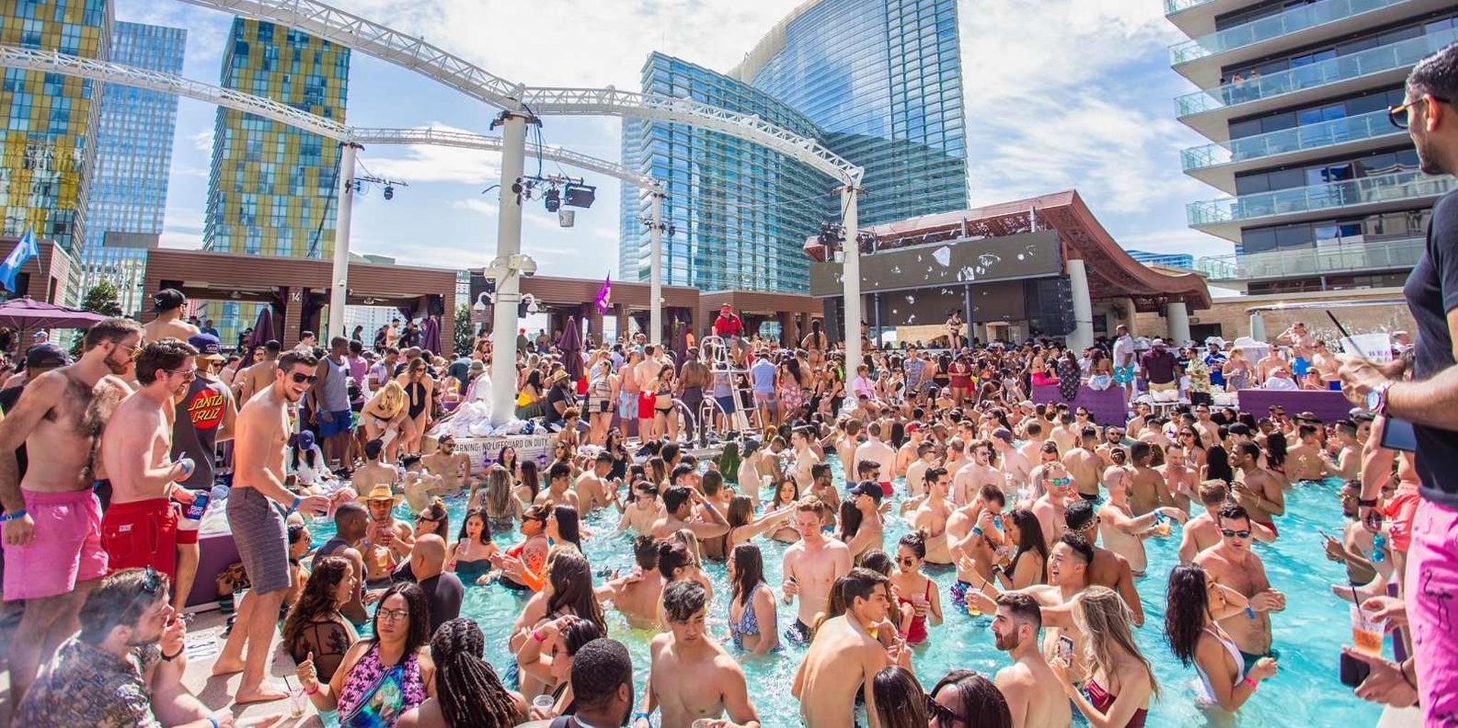 Las Vegas Party Bus Day Club Tour with Drinks