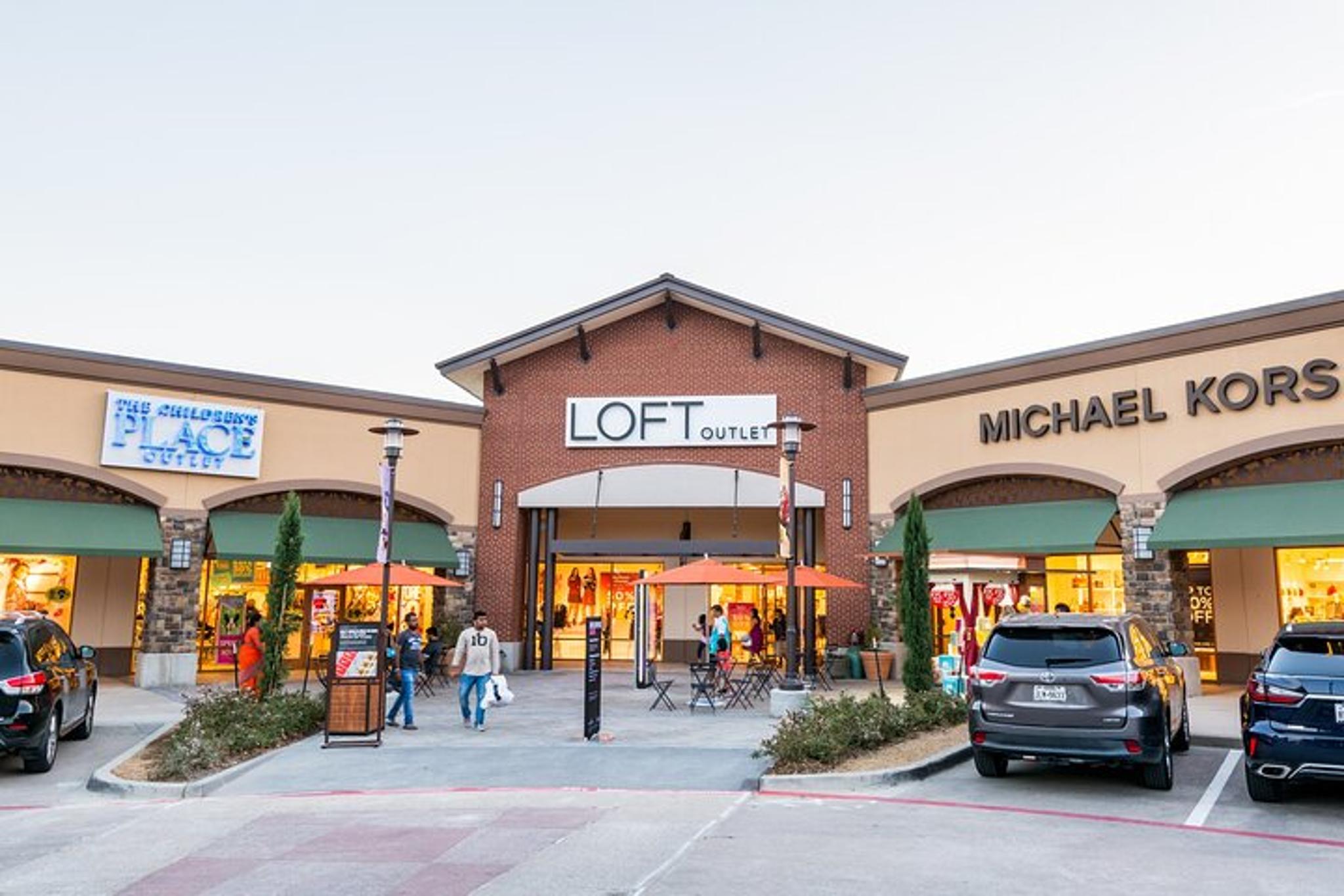 Dallas Shopping Tour to Allen Premium Outlets