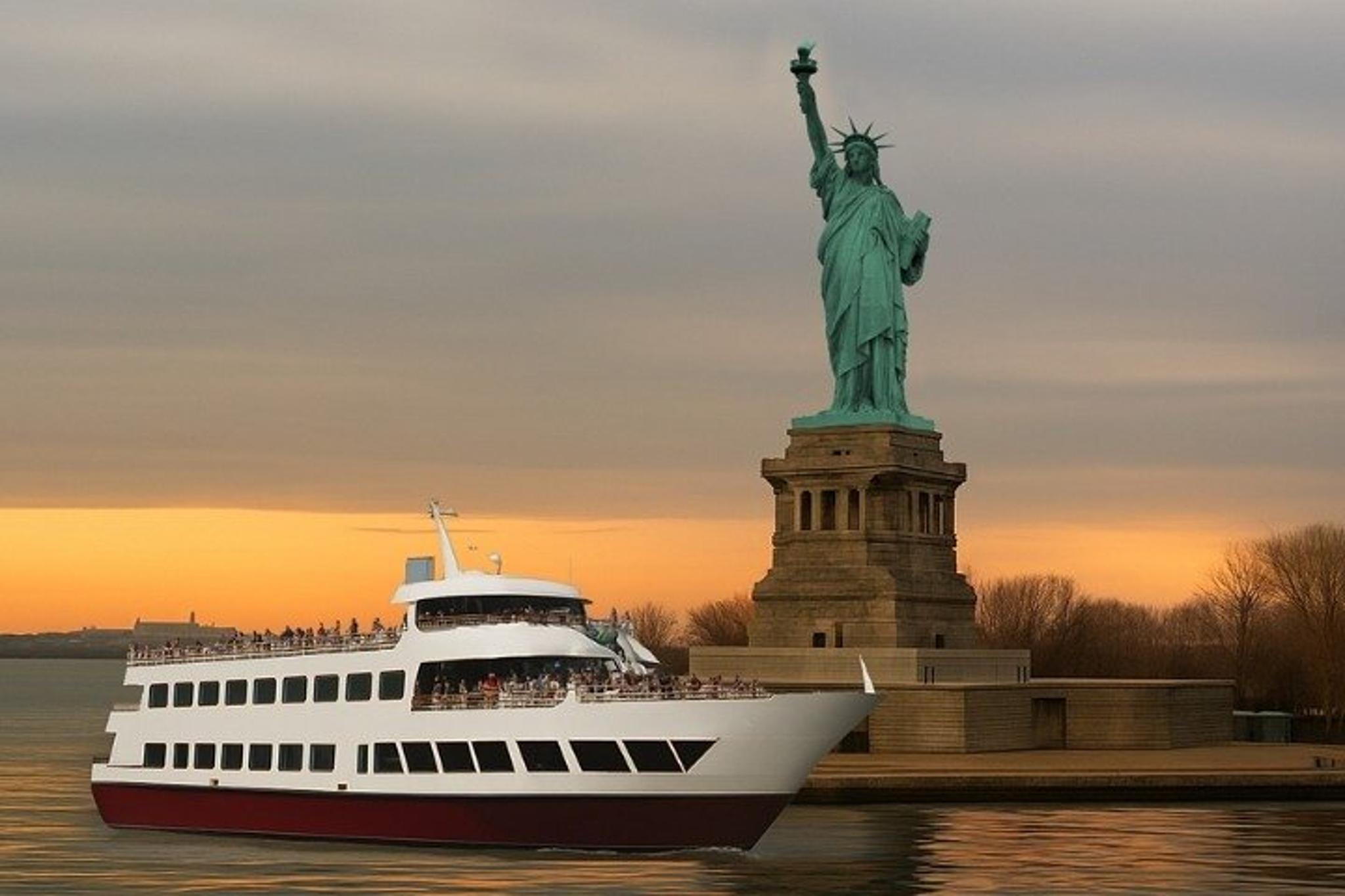 New York Harbor Statue of Liberty Sightseeing Tour 1 hr - Image 2
