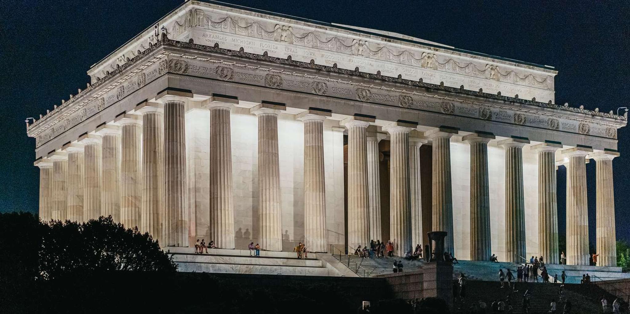 Washington DC Memorials Night Bus Tour - Image 3