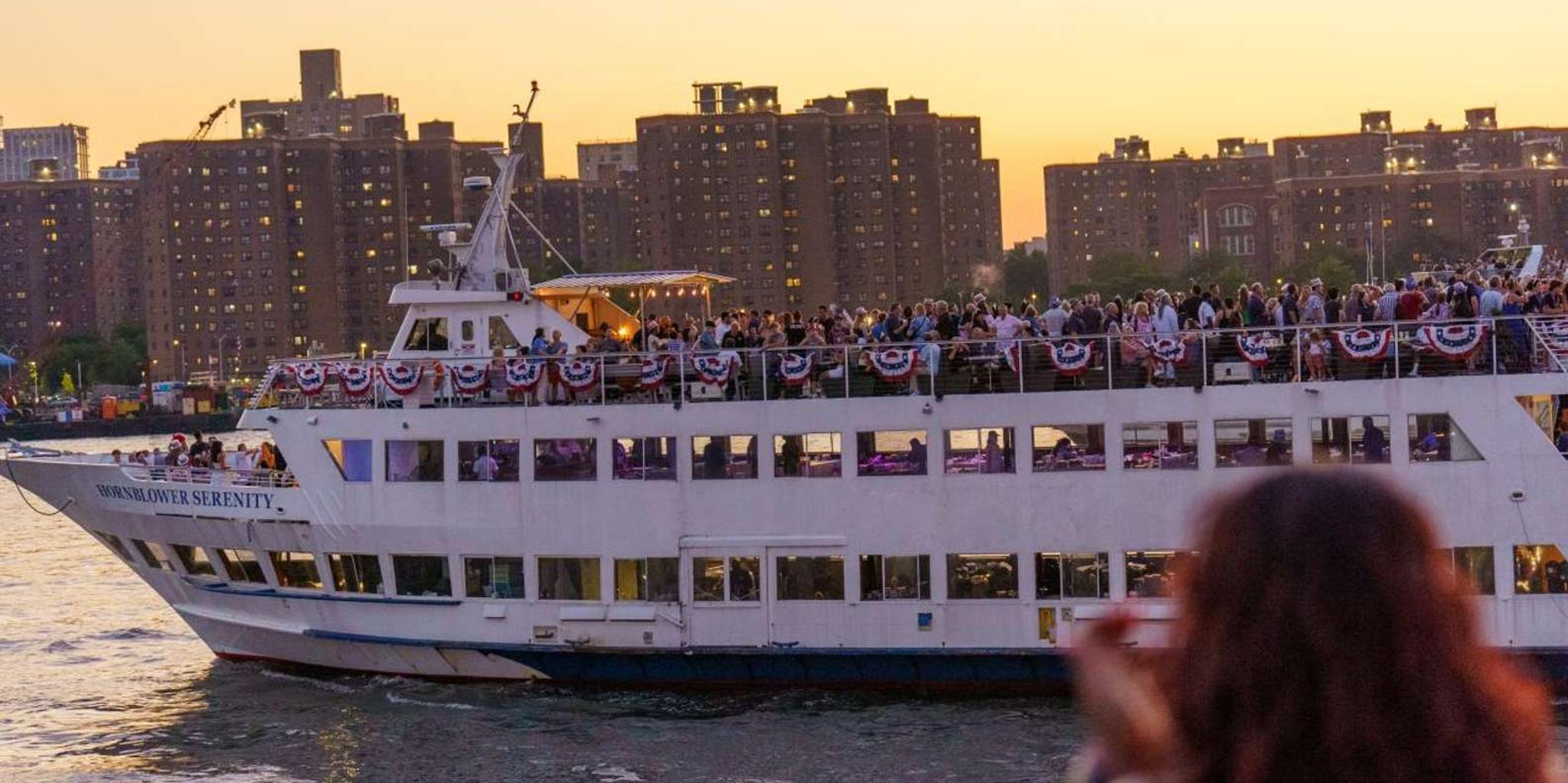 New York City New Year's Eve Yacht Cruise - Image 4
