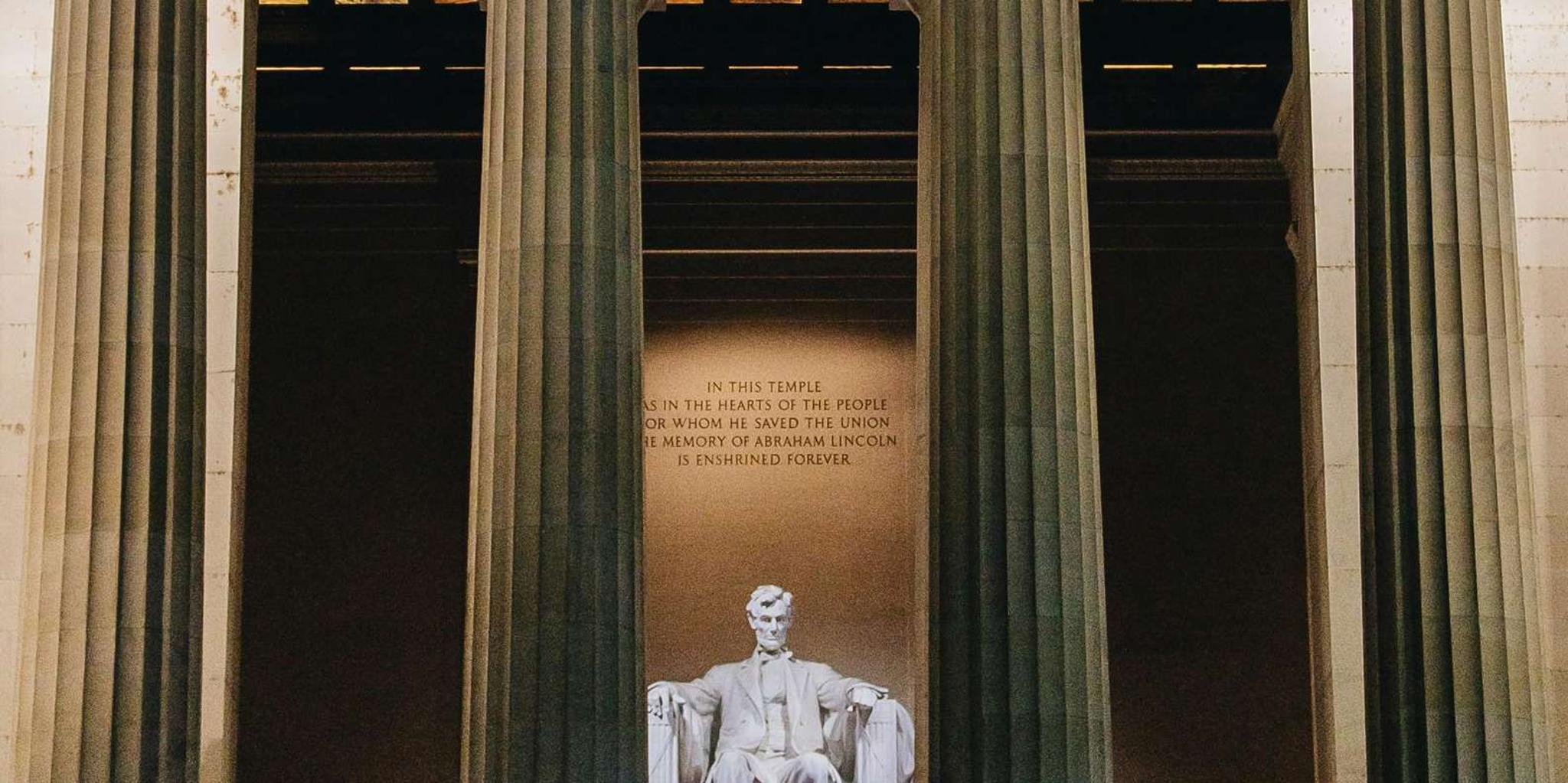 Washington DC Night Monuments Tour with Cherry Blossoms - Image 5