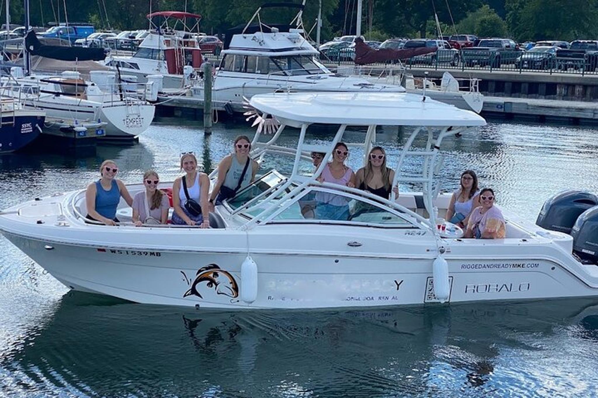 Milwaukee Powerboat Rental on Lake Michigan