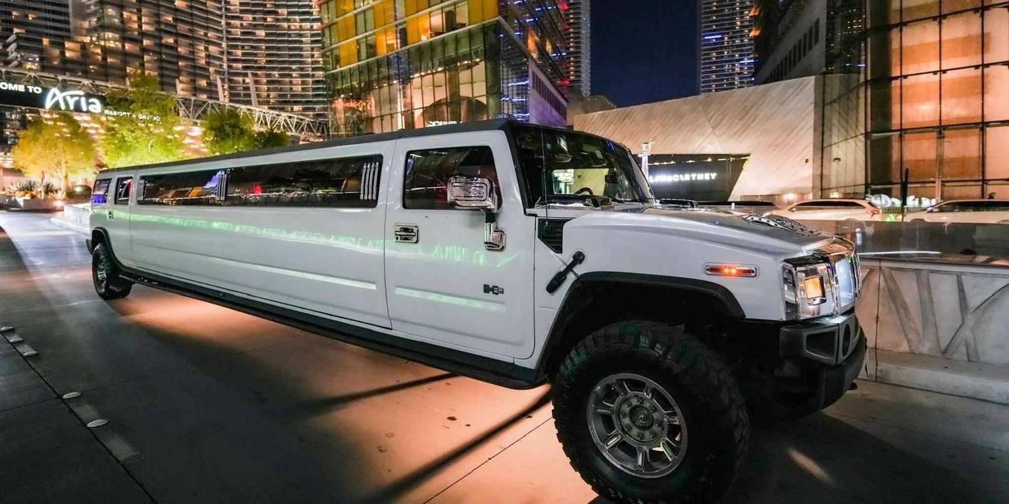 Las Vegas Limo Tour with Champagne and Nightclub Entry - Image 3