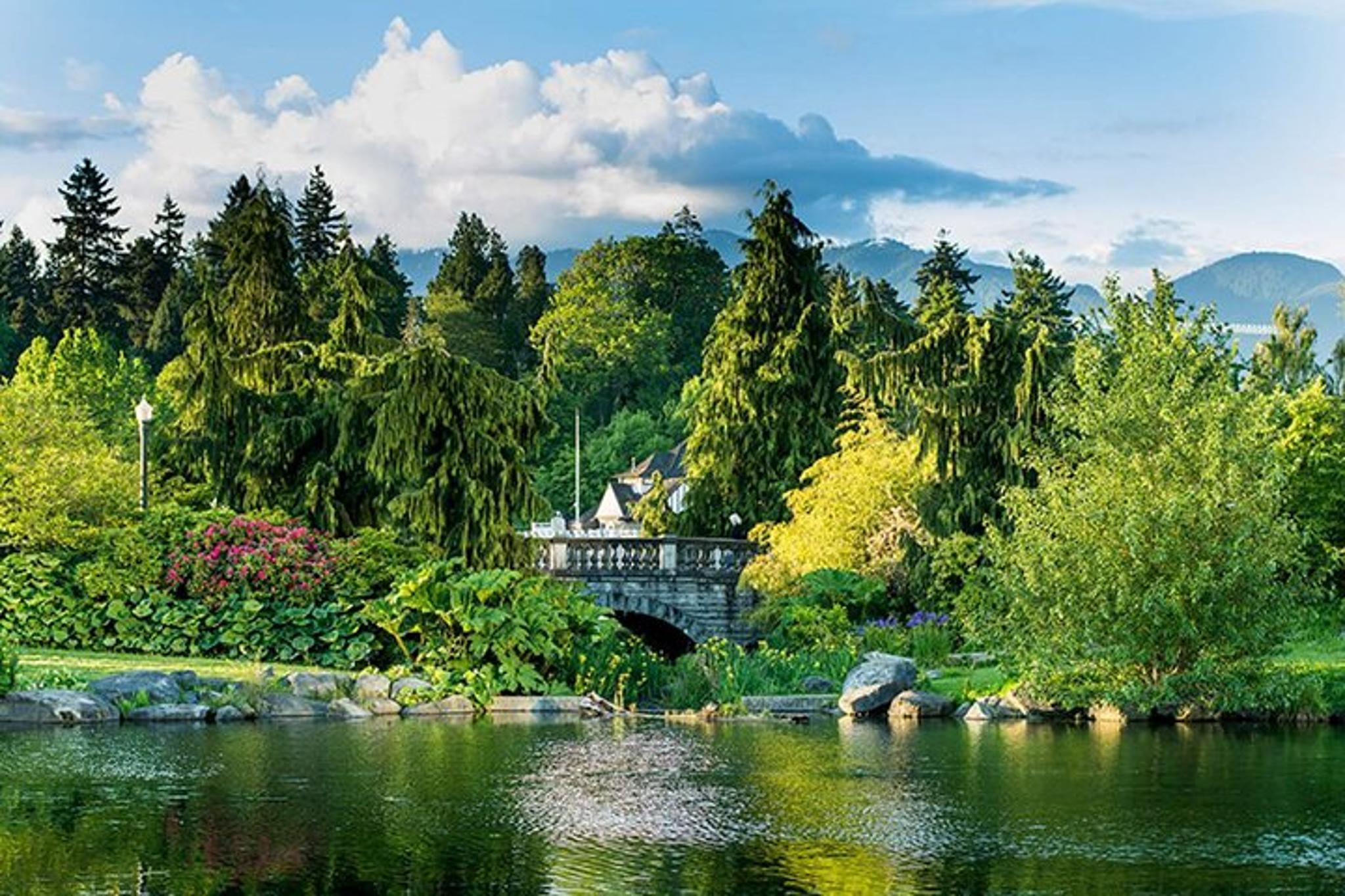 Seattle to Vancouver Urban and Scenic Day Trip - Image 2