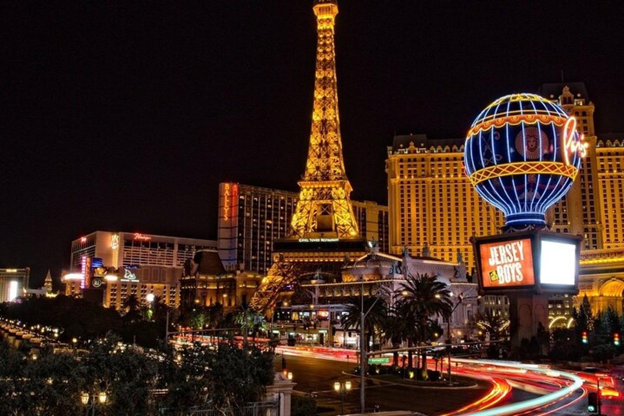 Las Vegas Strip Limo Tour with Champagne - Image 6