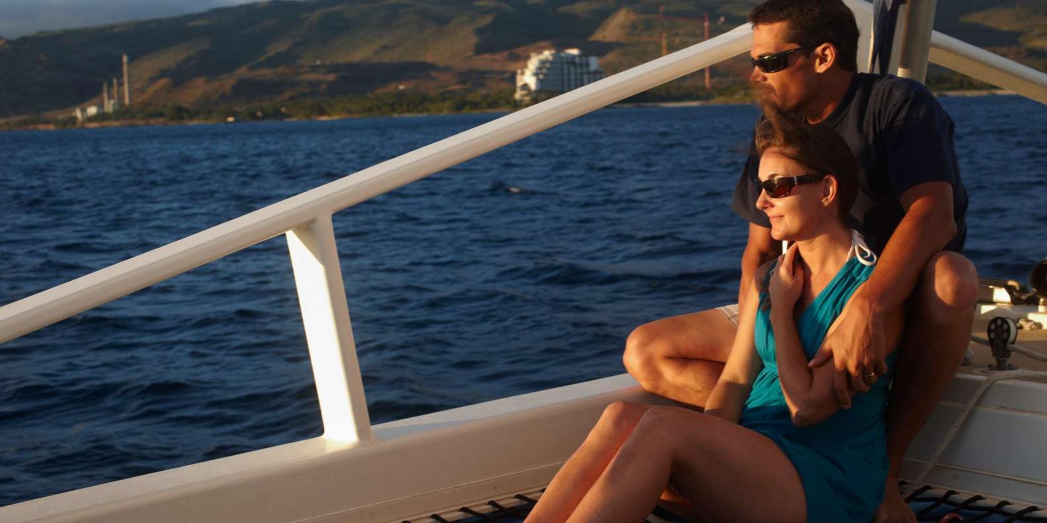 Kailua-Kona Catamaran Cruise with Volcano Views