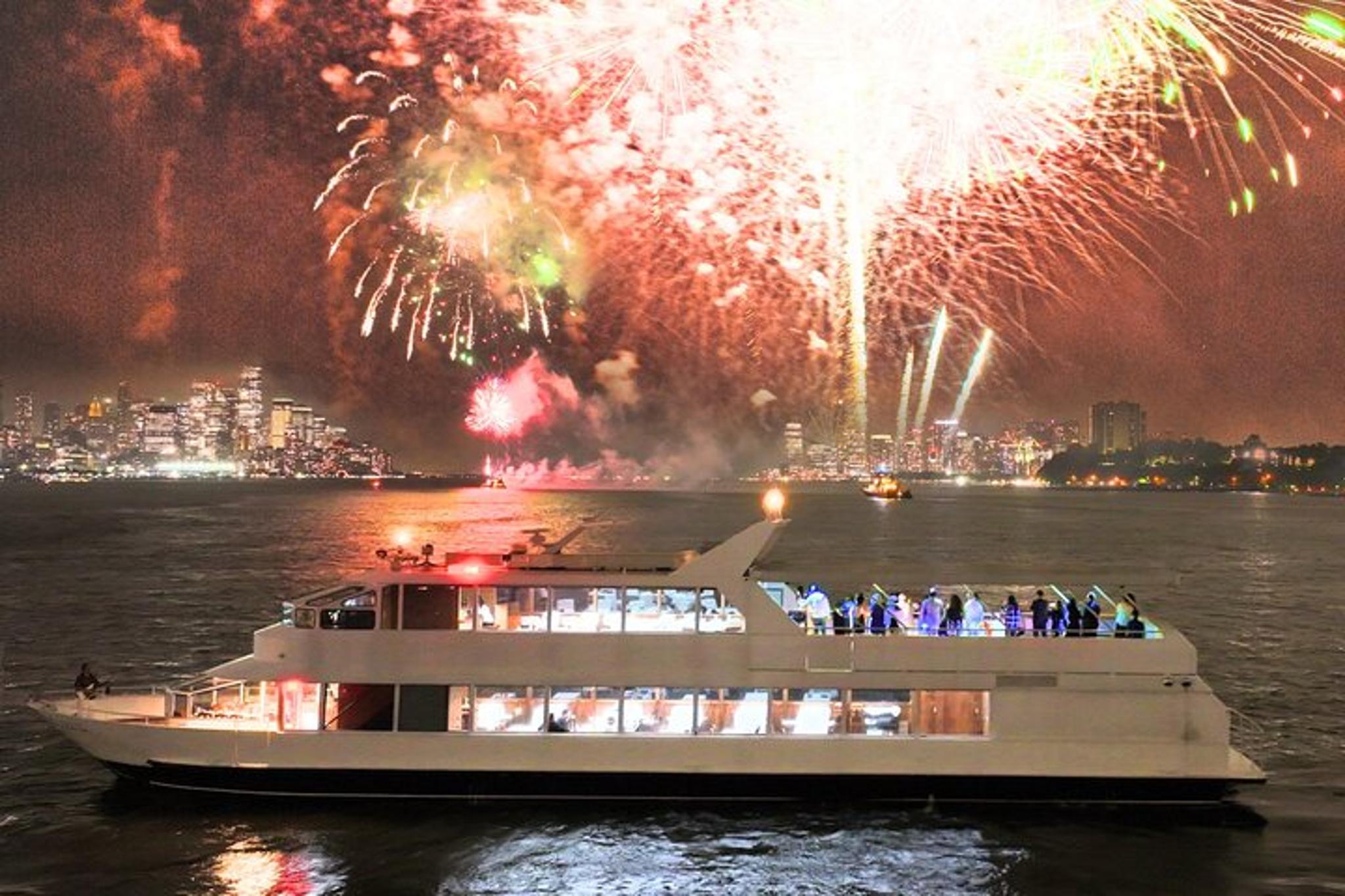 New York City New Year's Eve Yacht Dinner Cruise - Image 5